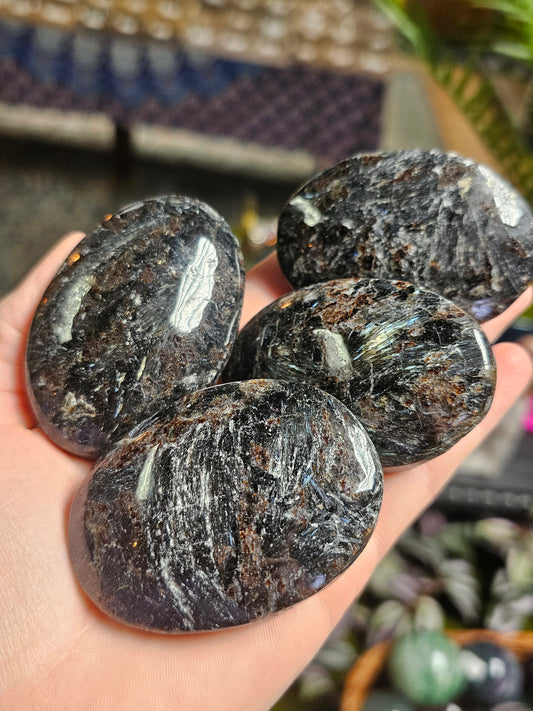 Garnet with Arfedsonite Palmstone