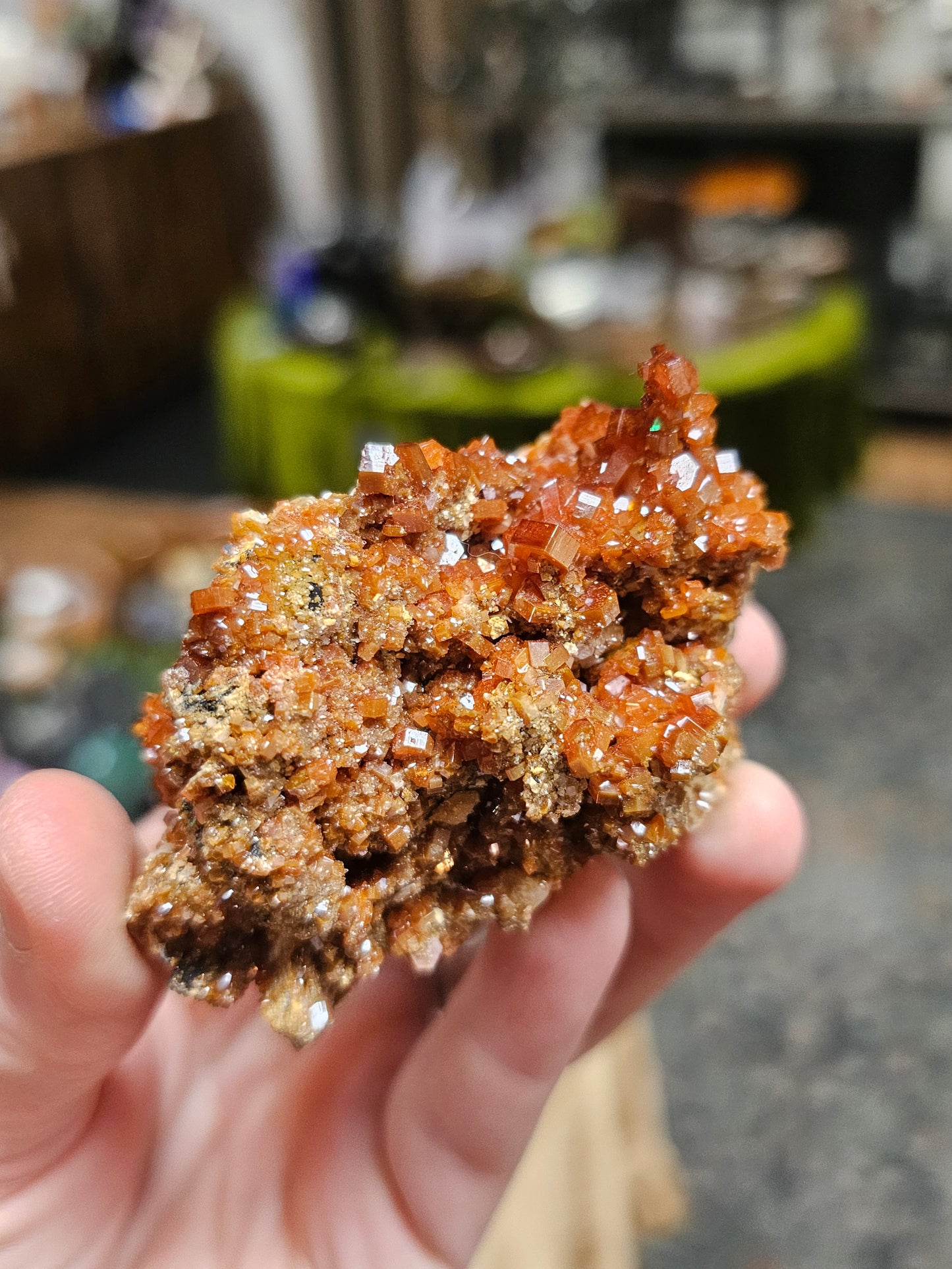 Vanadinite on Barite
