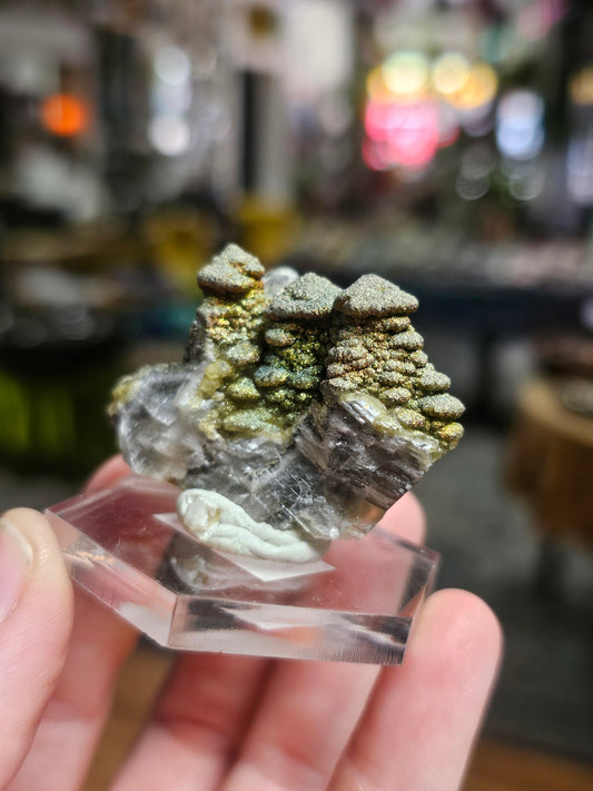 Chalcopyrite on Calcite