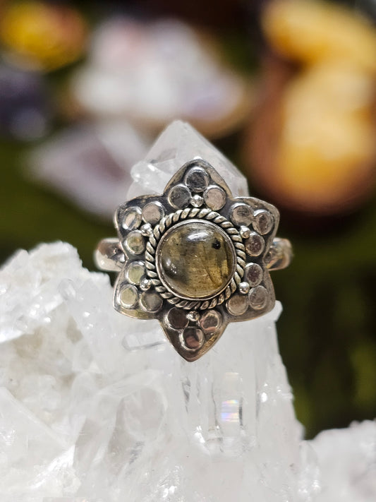 Size 8.5 Labradorite Ring