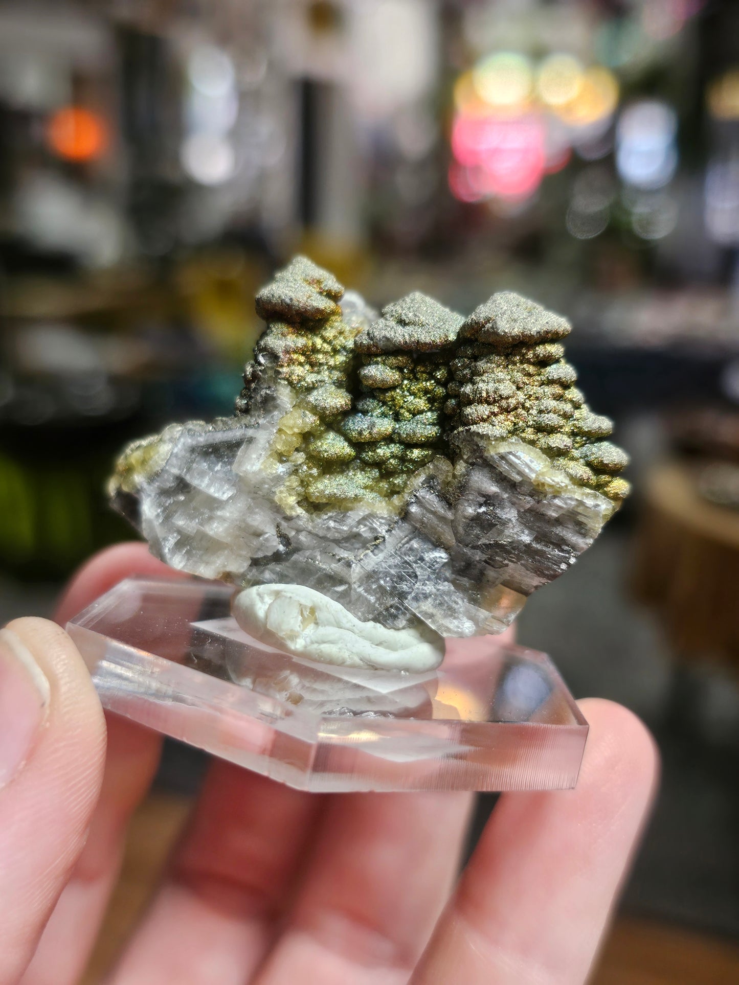 Chalcopyrite on Calcite