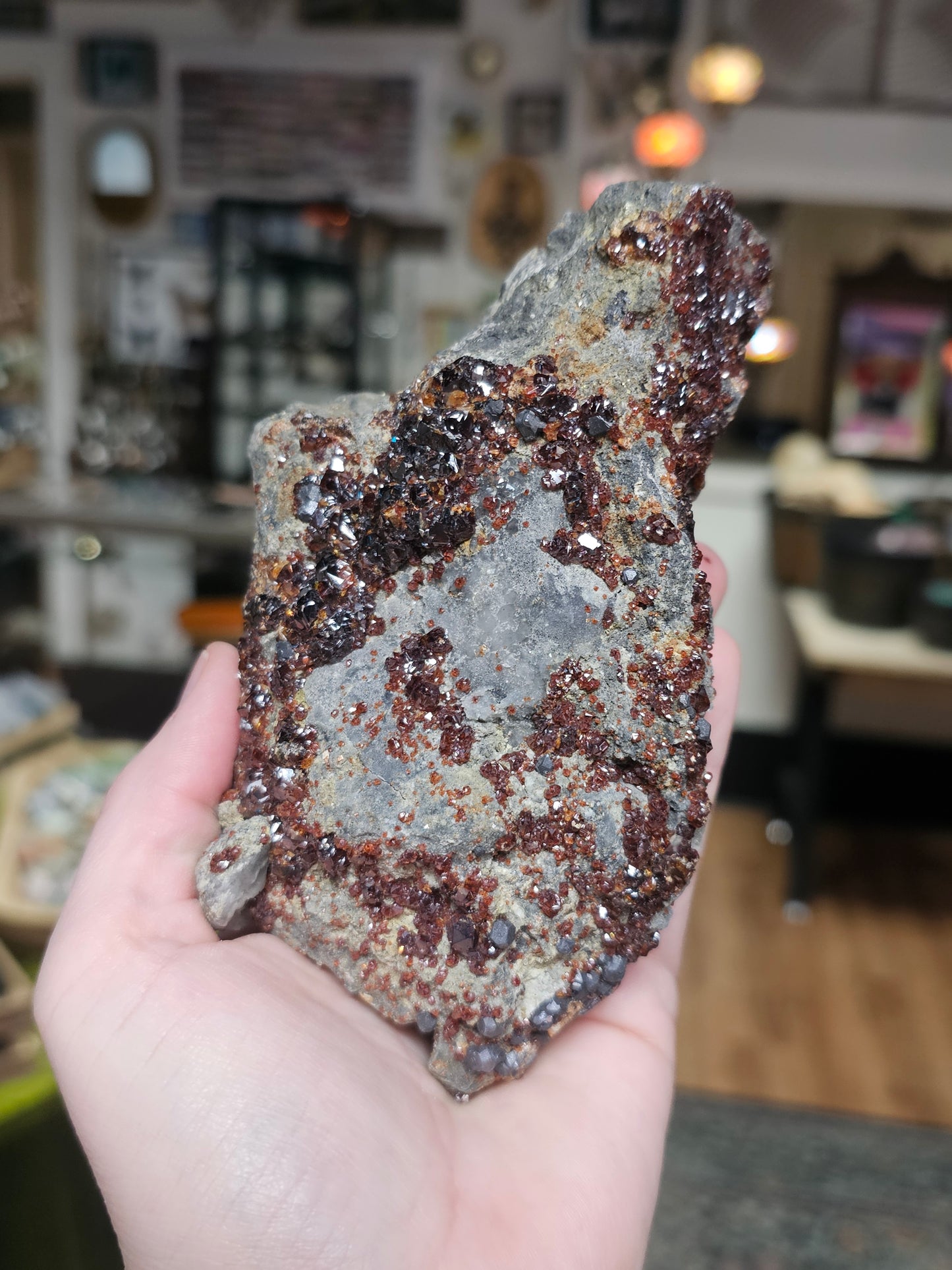 Sphalerite on Quartz Druzy