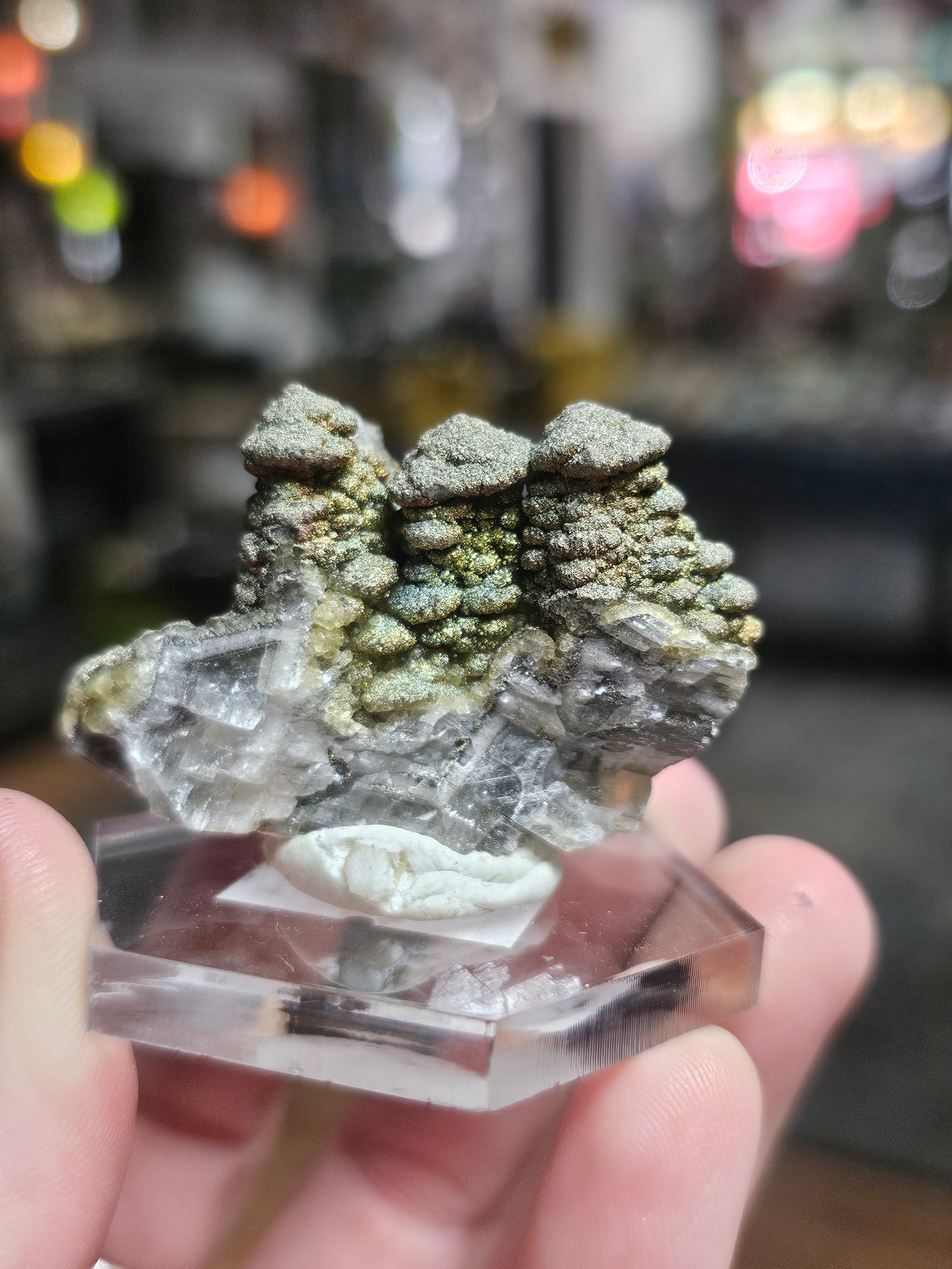 Chalcopyrite on Calcite