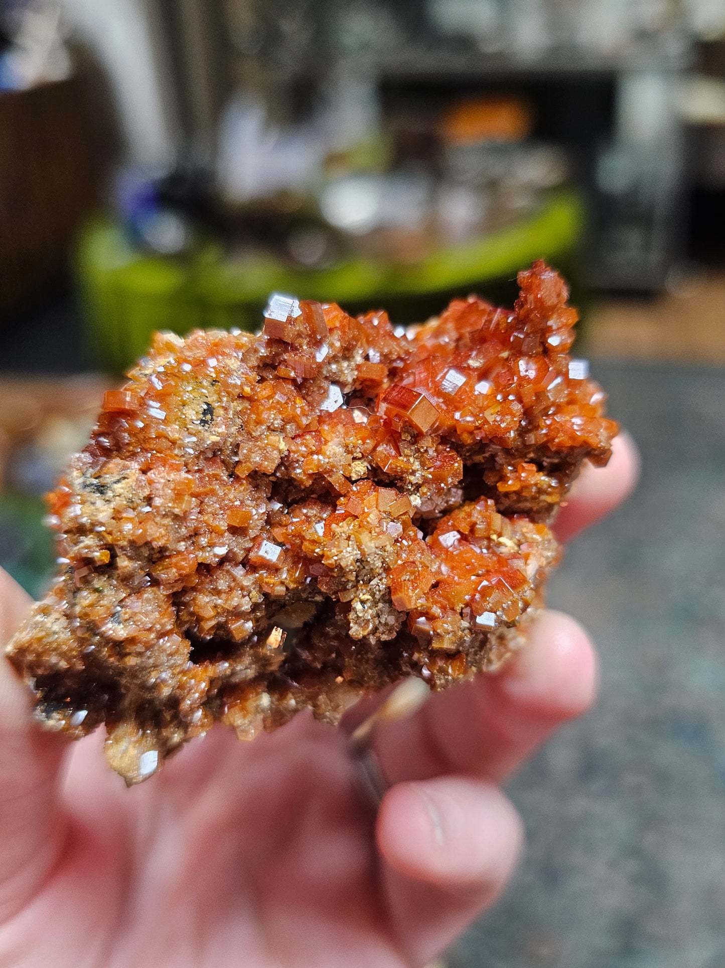 Vanadinite on Barite