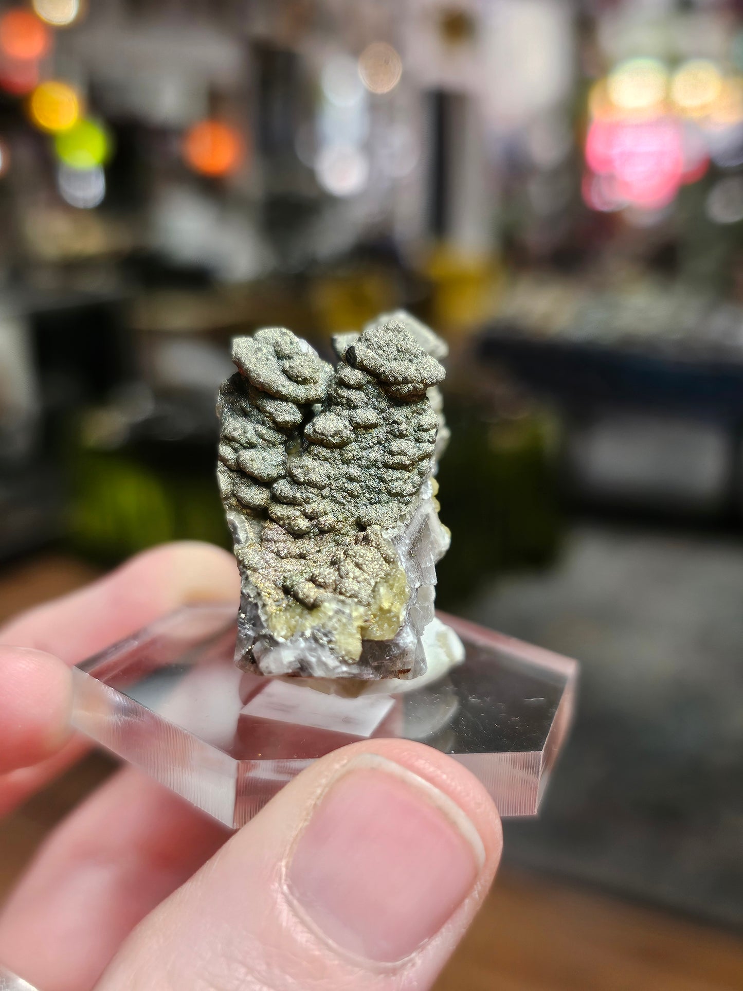 Chalcopyrite on Calcite