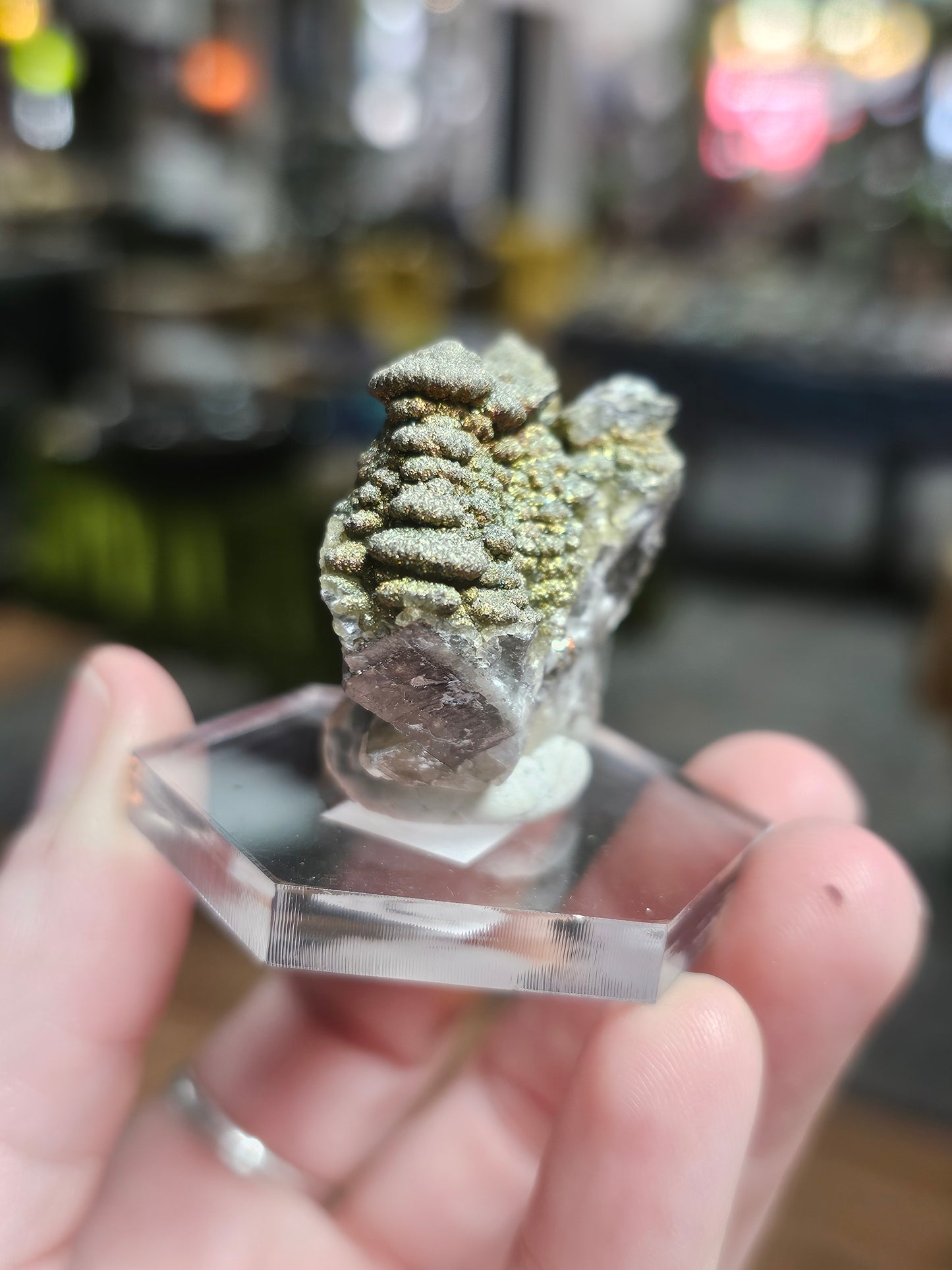Chalcopyrite on Calcite