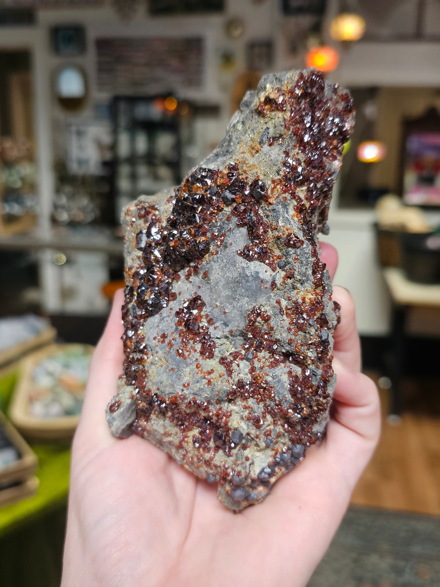 Sphalerite on Quartz Druzy