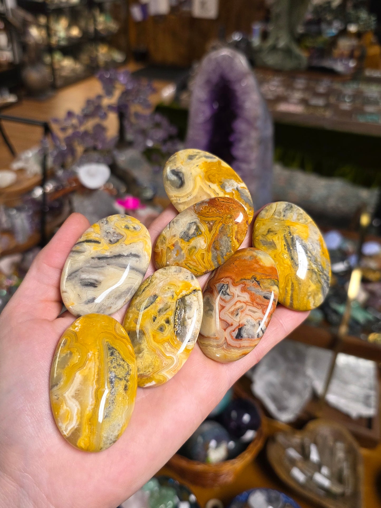 Australian Yellow Lace Agate Plamstone
