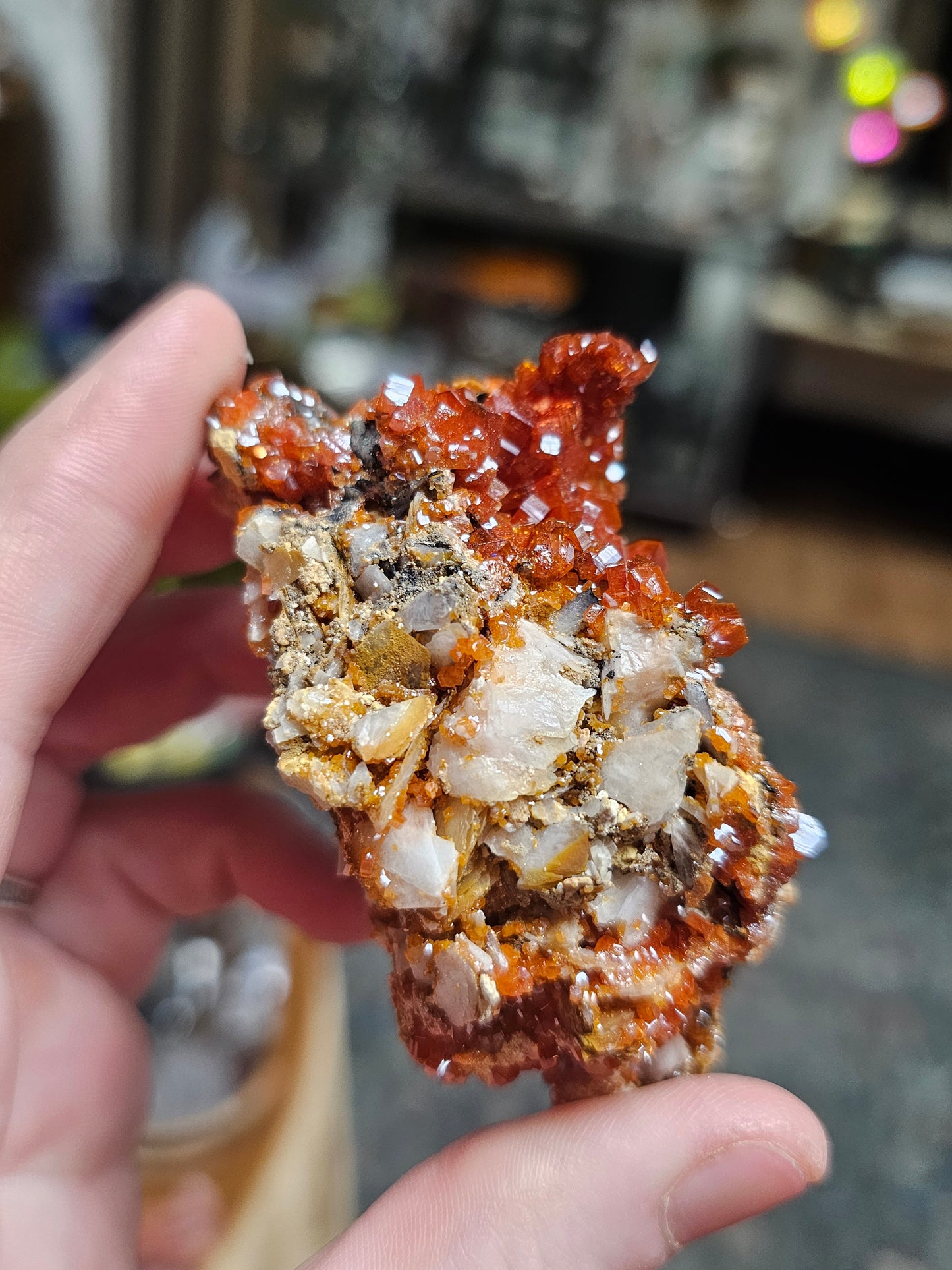 Vanadinite on Barite