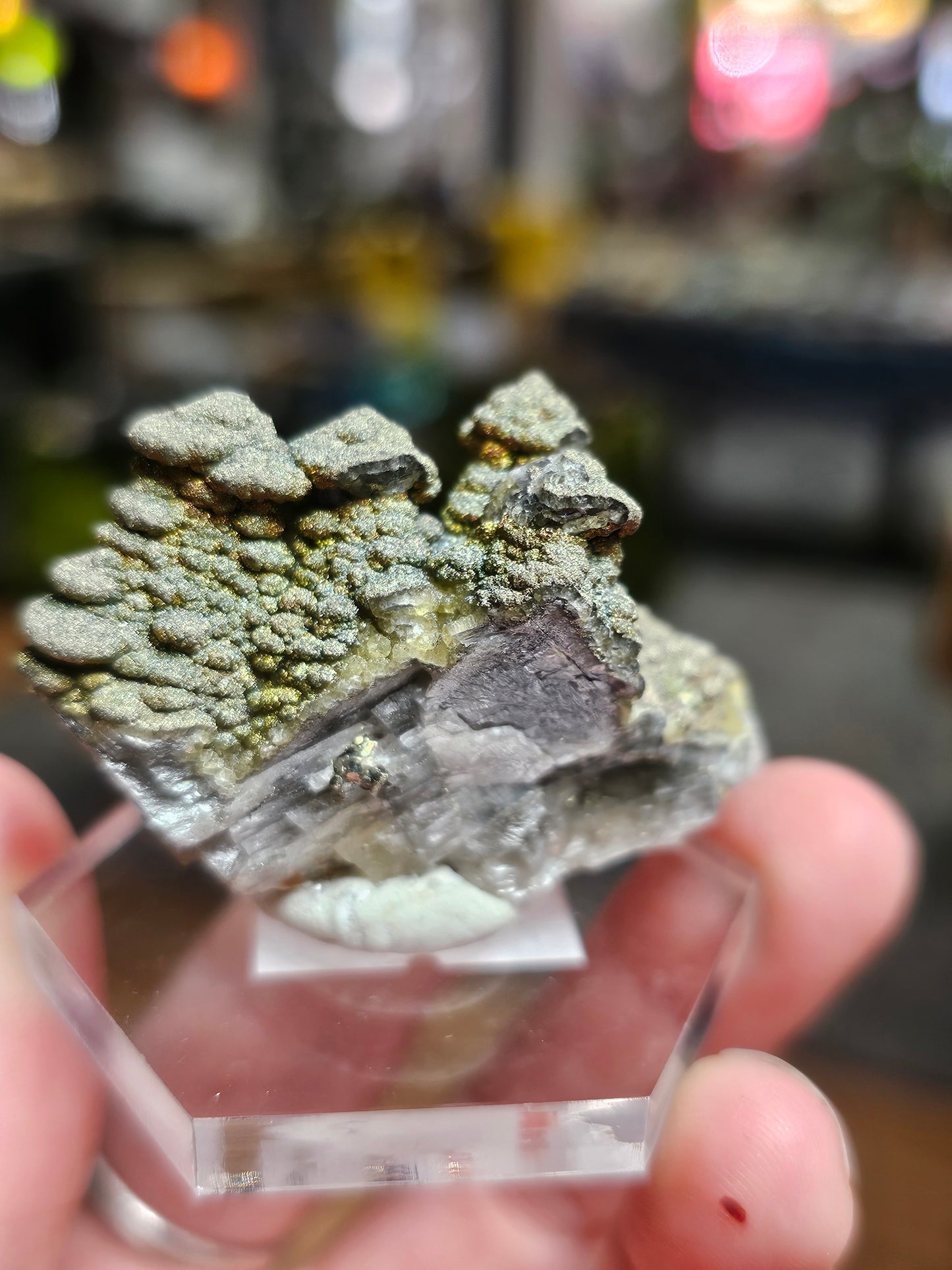 Chalcopyrite on Calcite