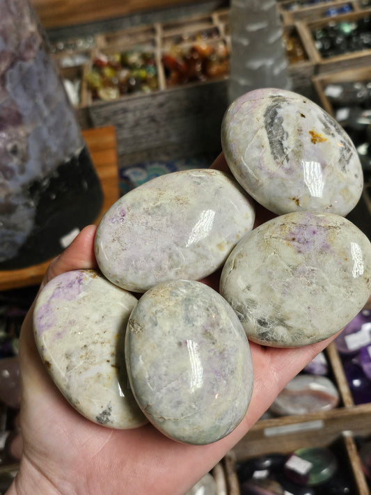 Hackmanite Palmstone (Fluorescent & Tenebrescent)