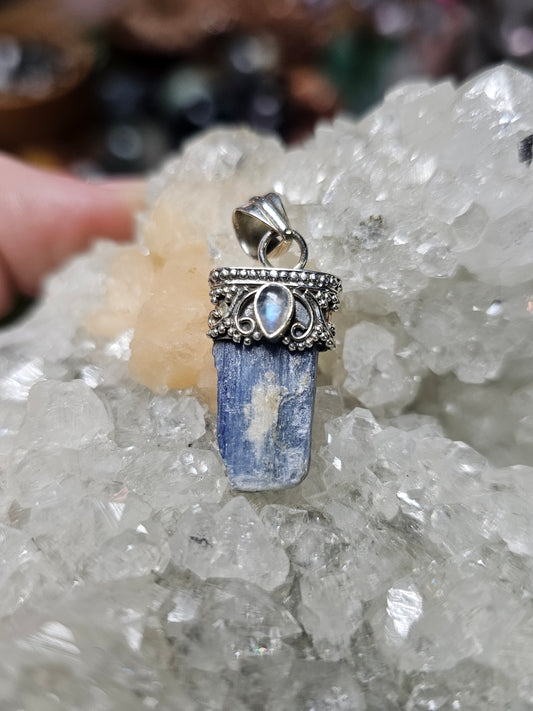 Natural Rough Kyanite & moonstone point