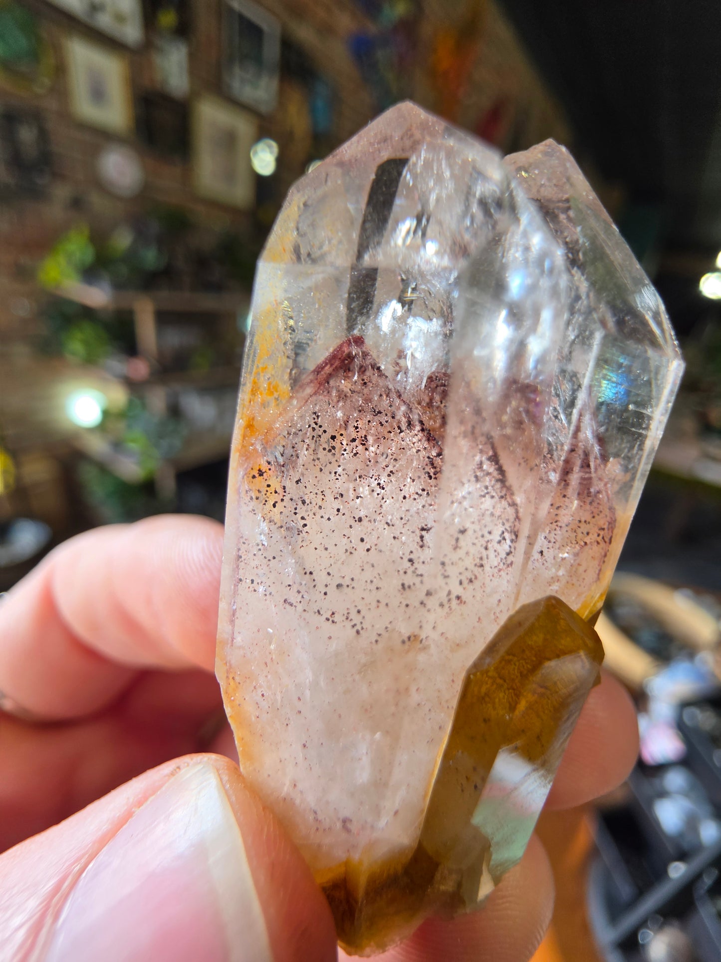 Hematite phantom in Quartz