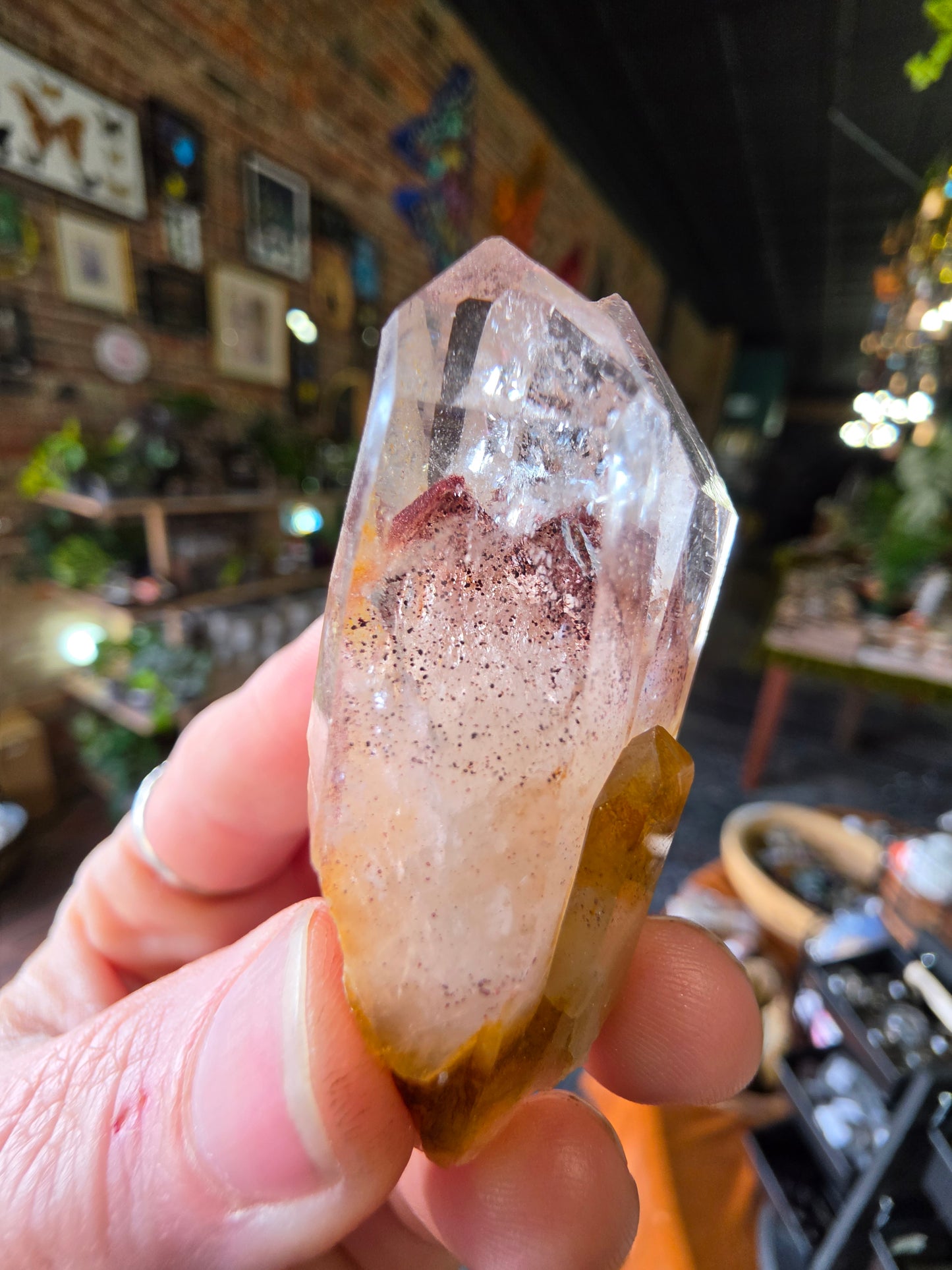 Hematite phantom in Quartz