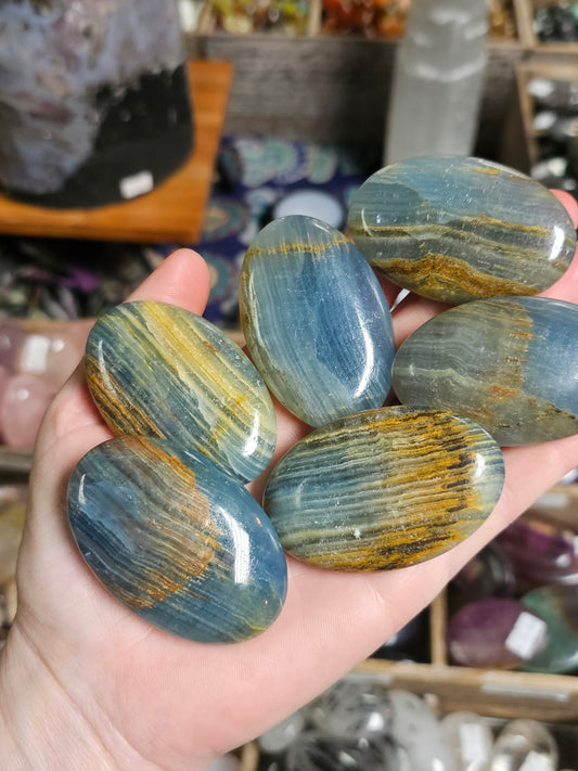Blue Onyx Palmstone