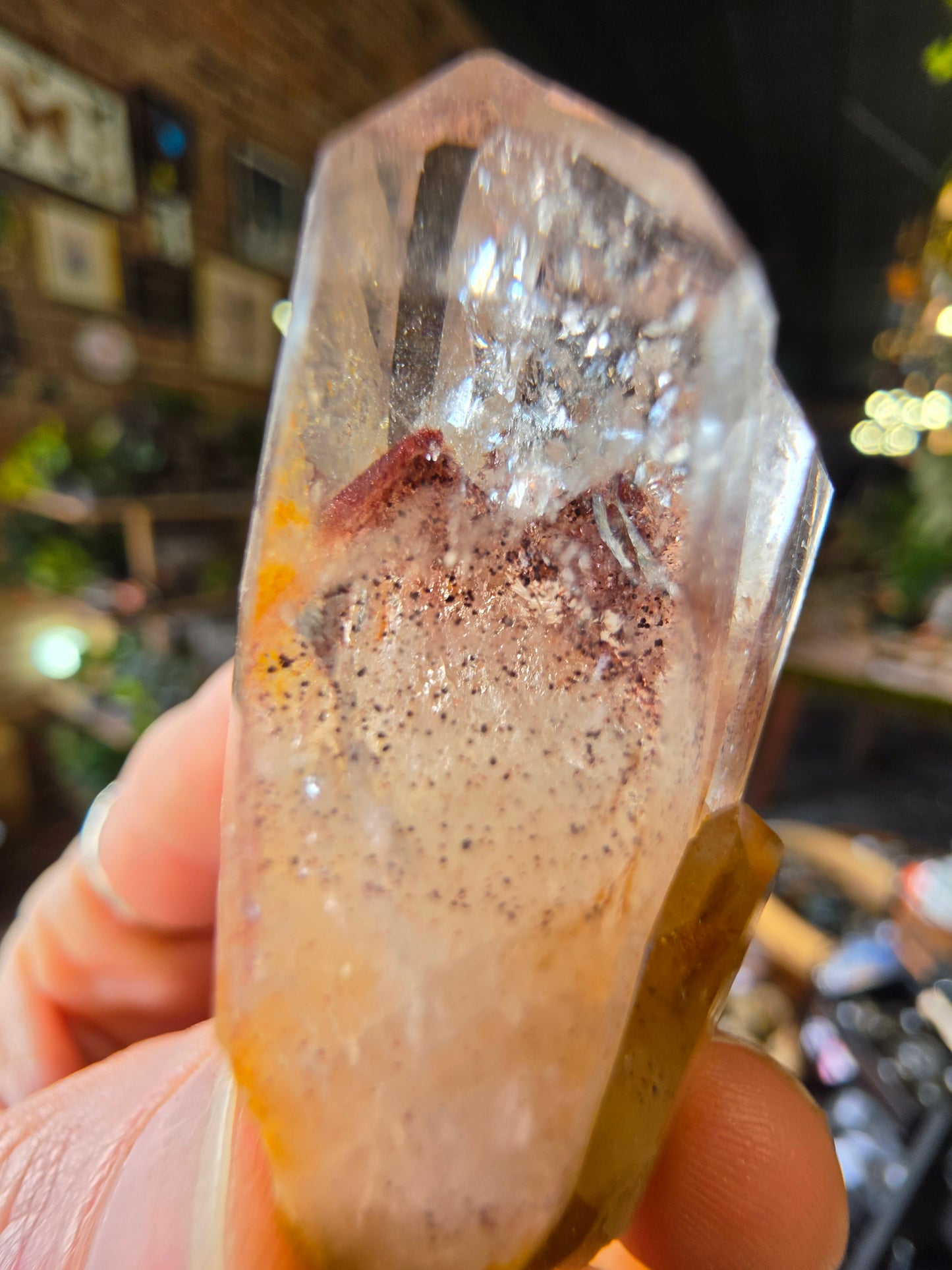 Hematite phantom in Quartz