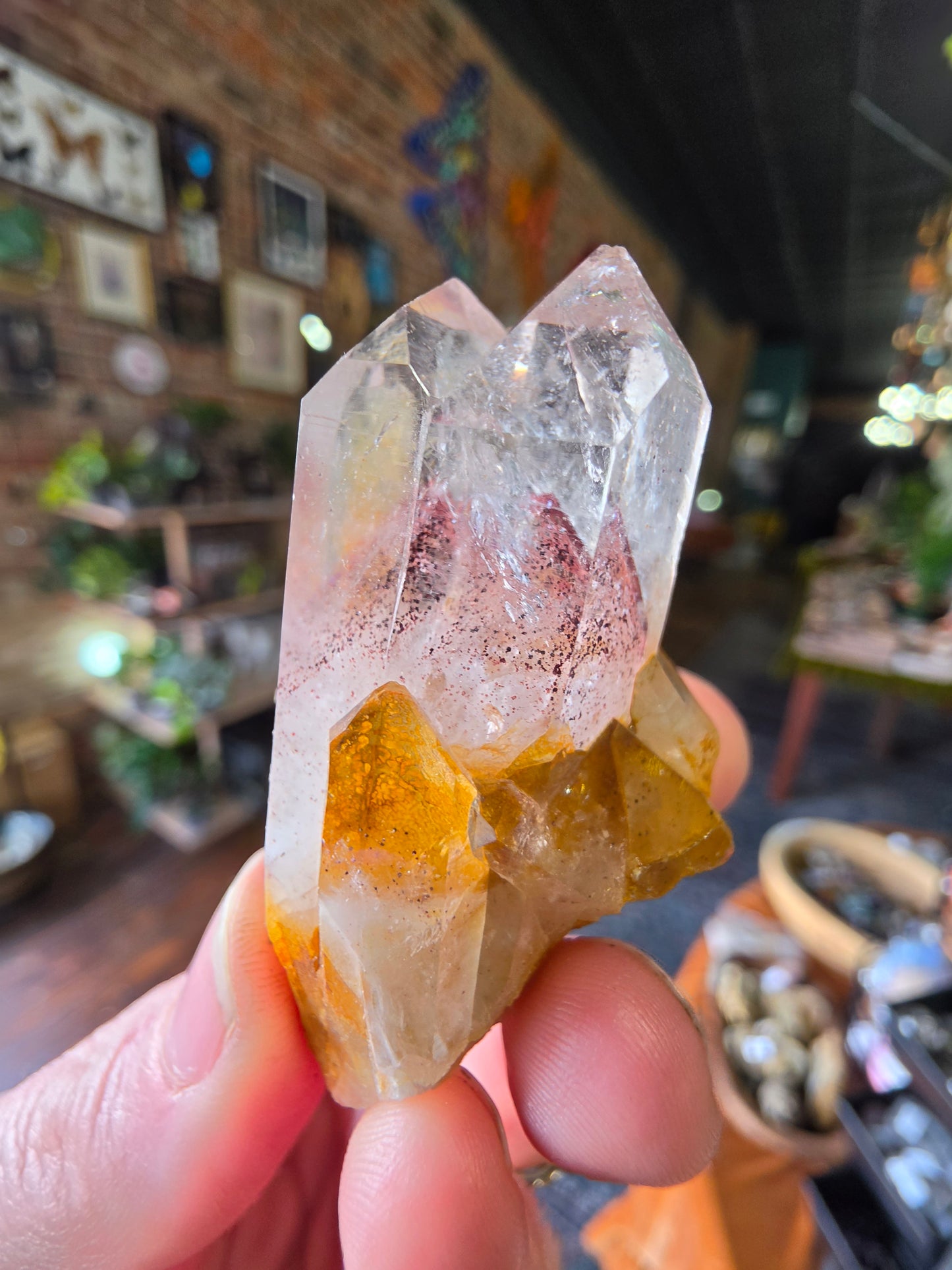 Hematite phantom in Quartz