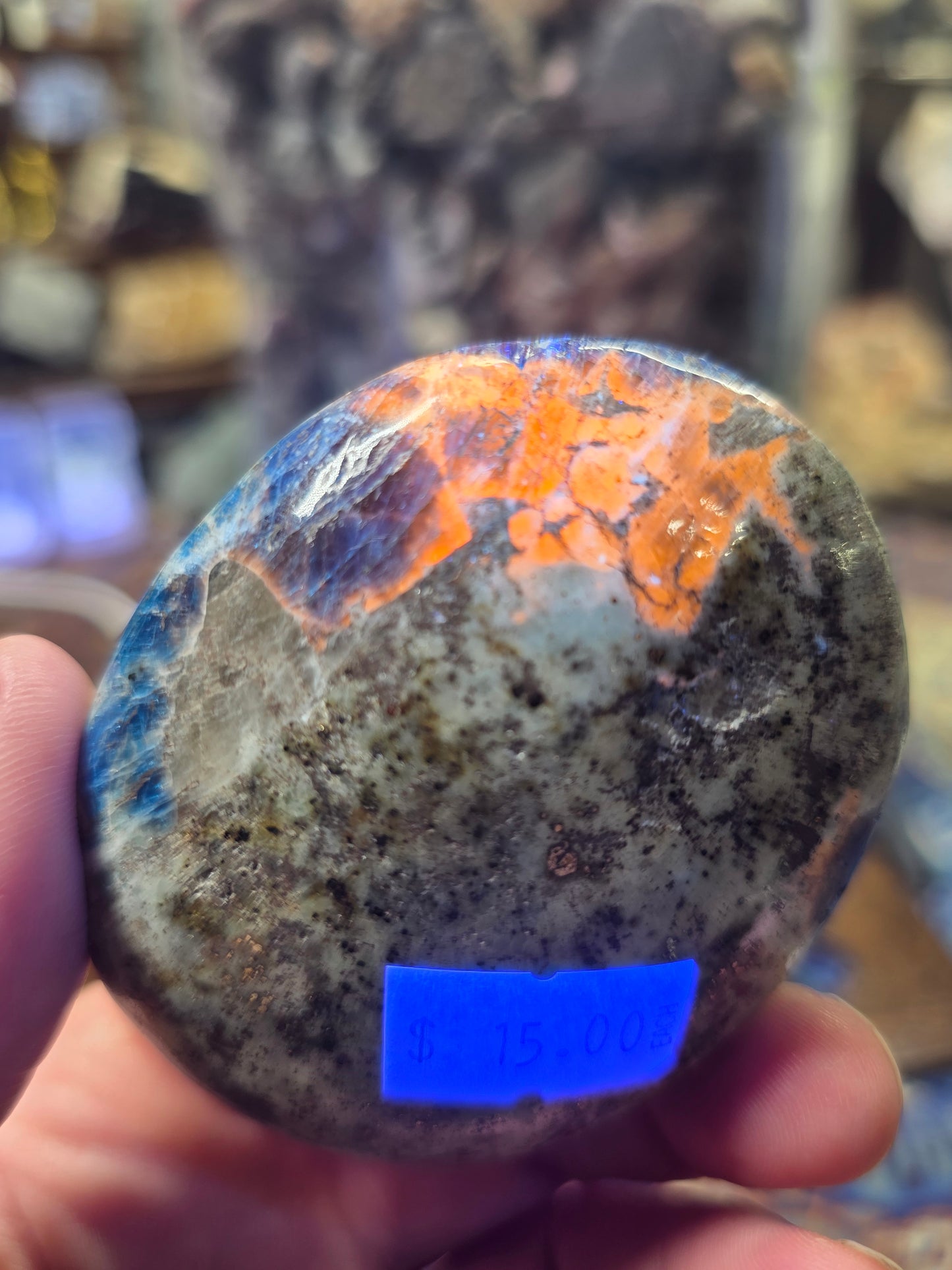Fluorecent Sodalite Palm Stone