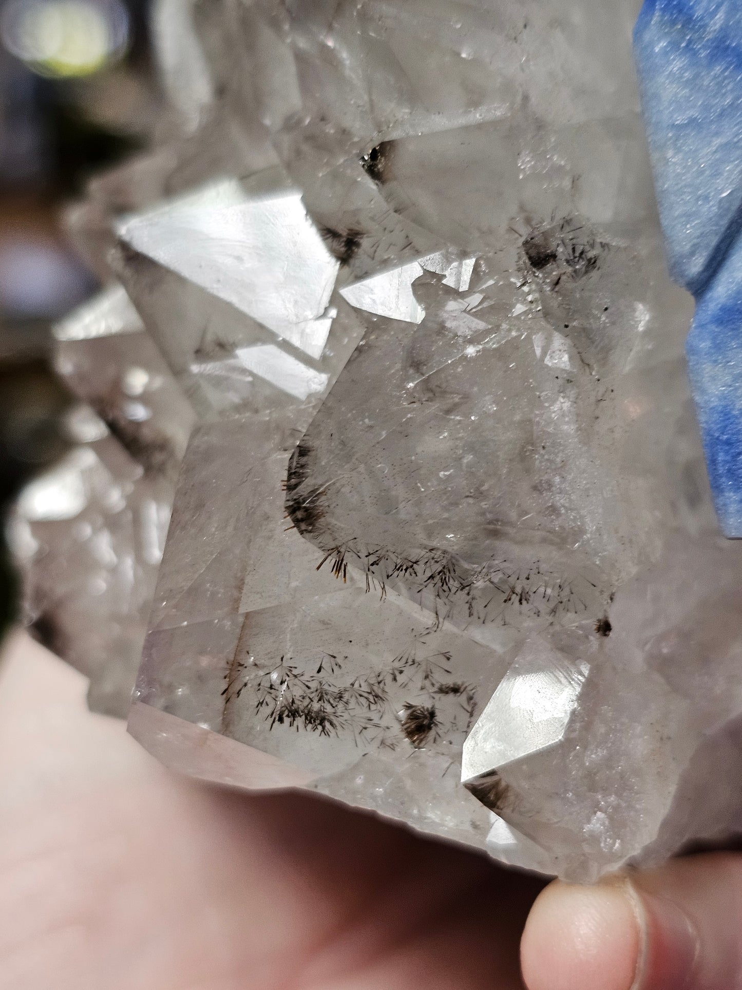 Bird Carving on Included Quartz Cutbase