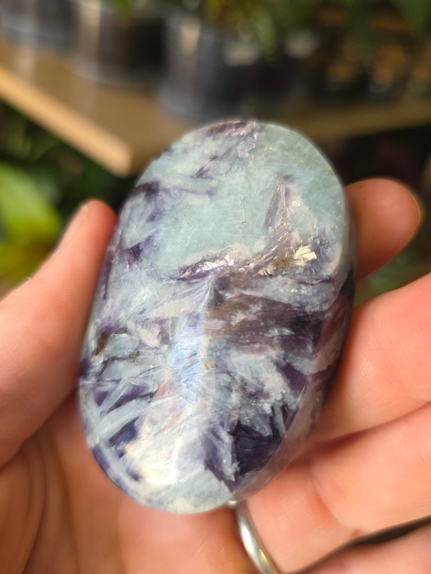 Lepidolite in Cleavlandite Palm Stone