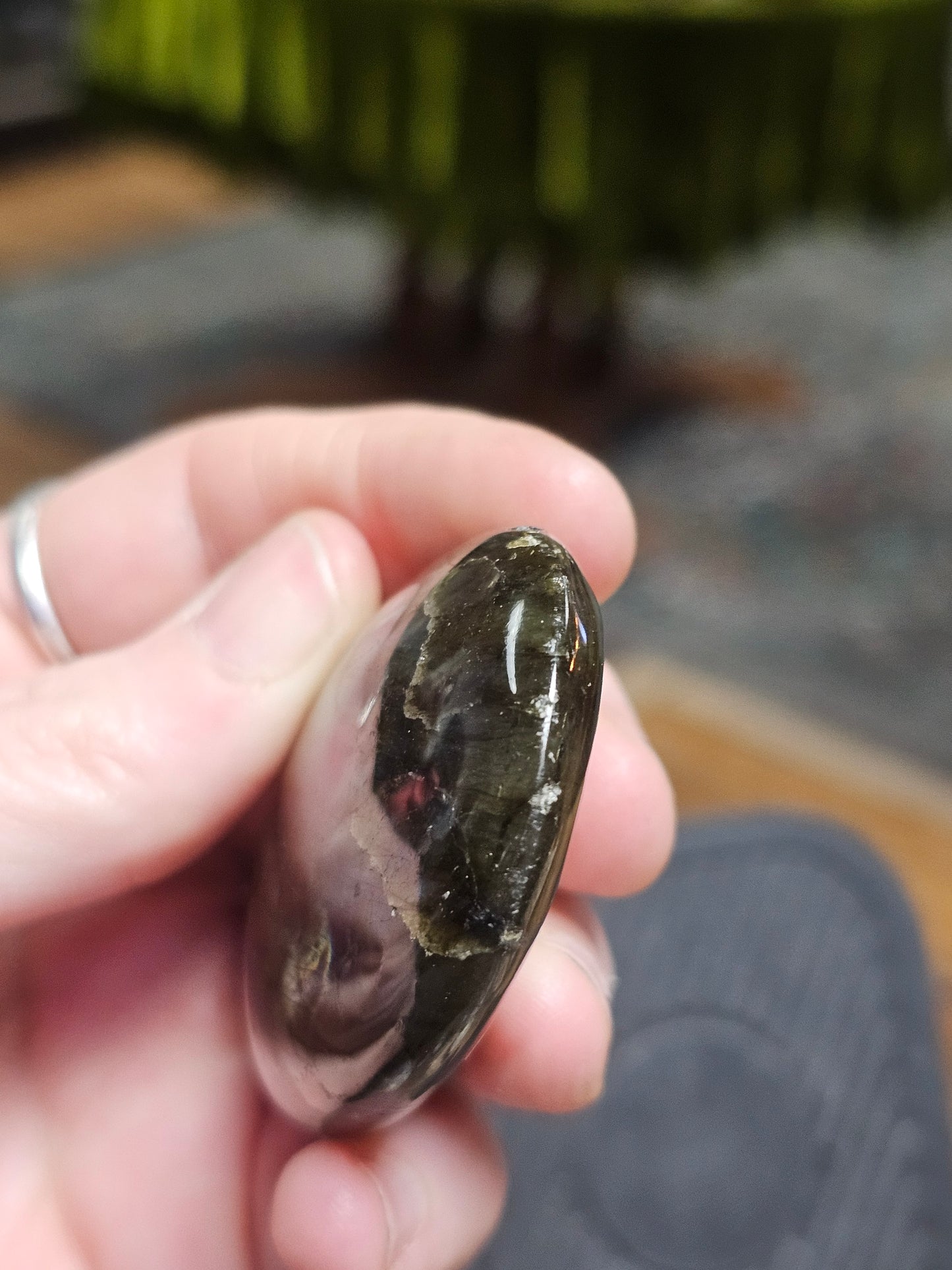 Madagascar Spectralite Labradorite Palmstone