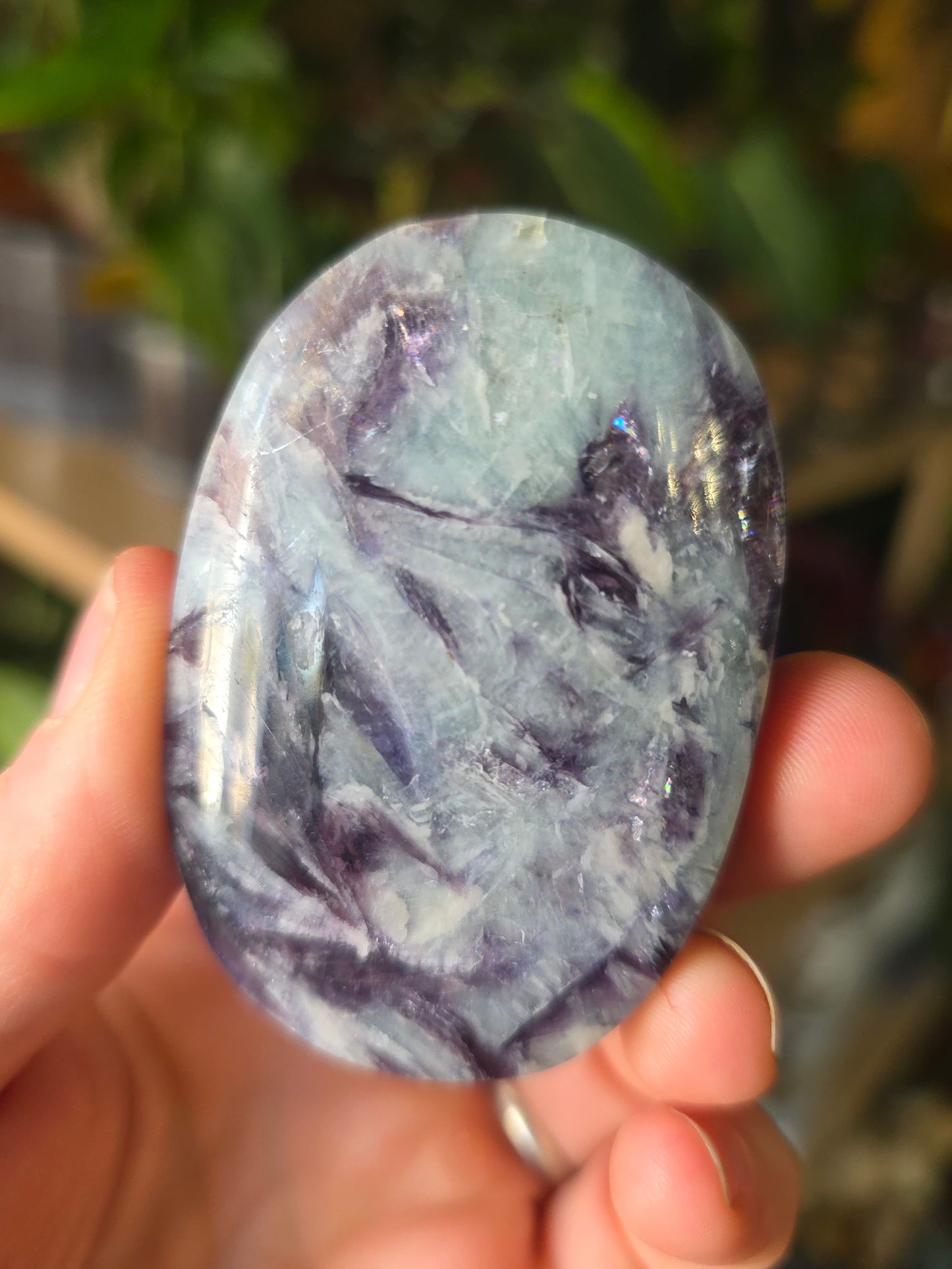 Lepidolite in Cleavlandite Palm Stone