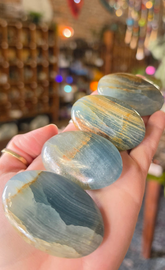 Blue Onyx Palmstone