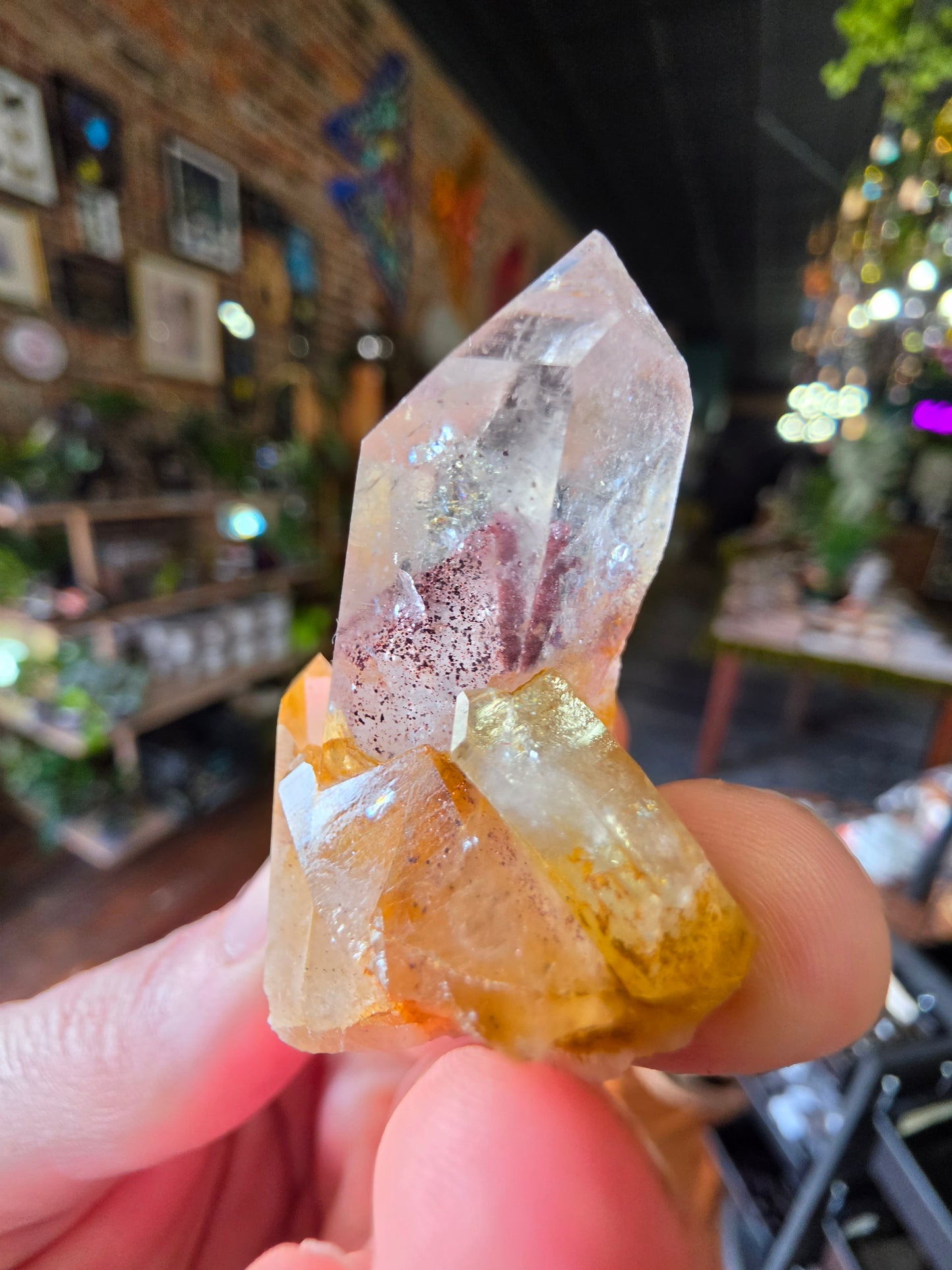 Hematite phantom in Quartz