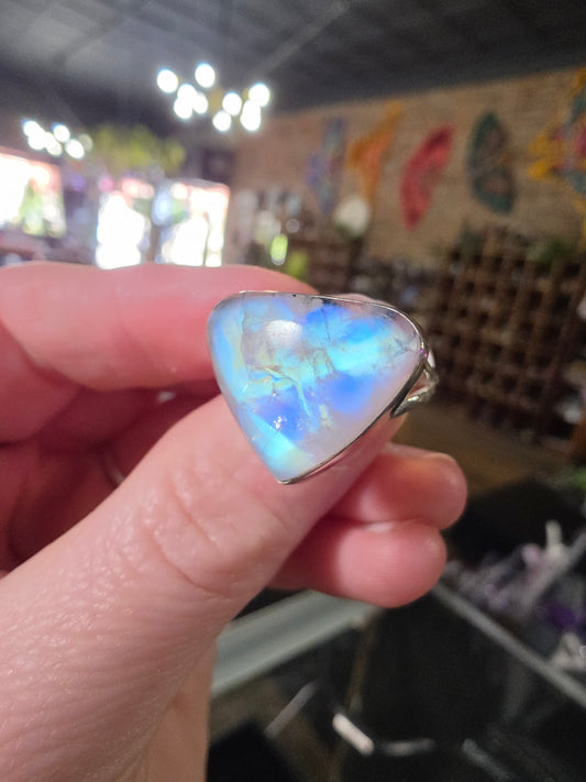 Rainbow Moonstone Size 8