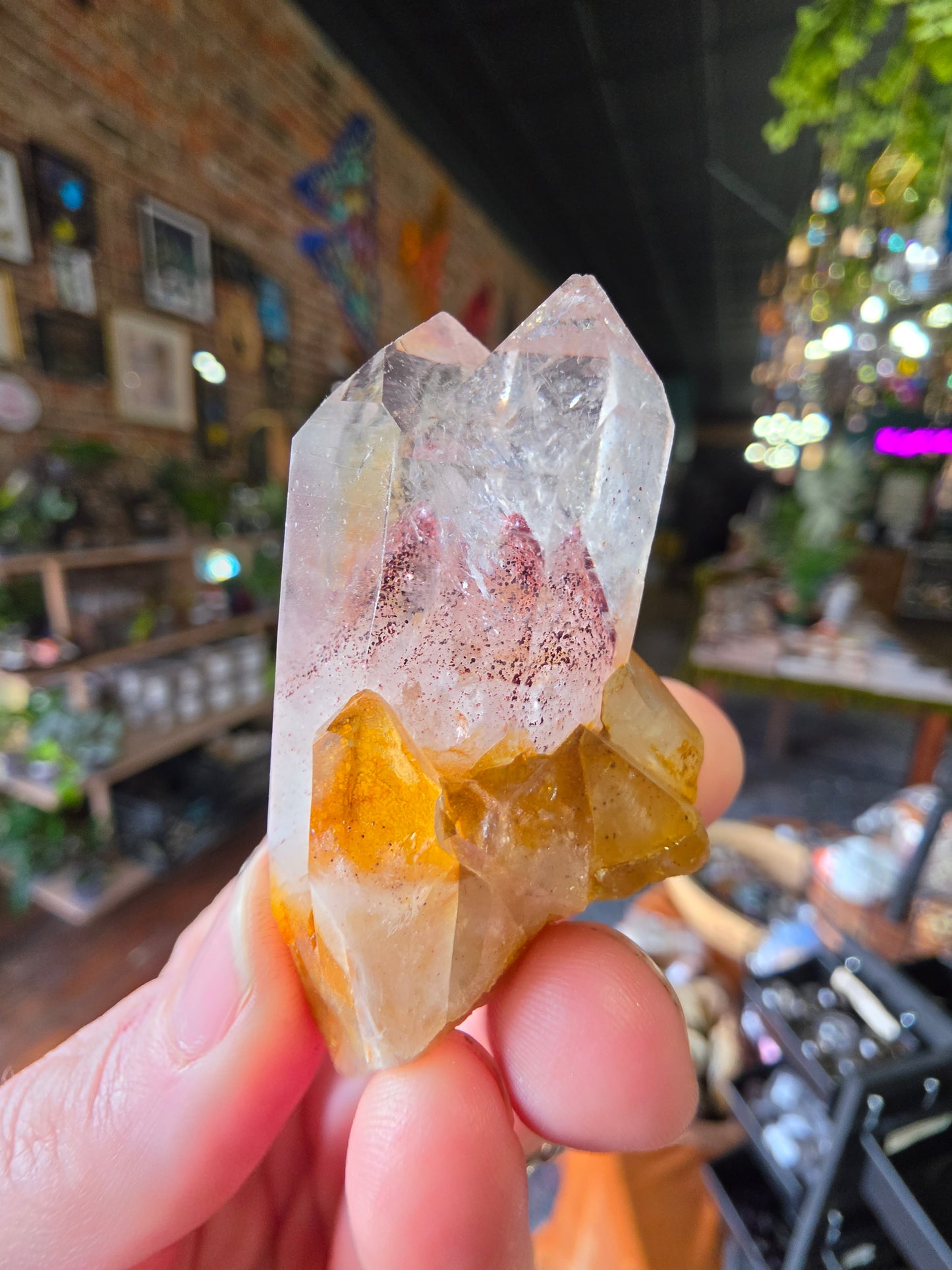 Hematite phantom in Quartz