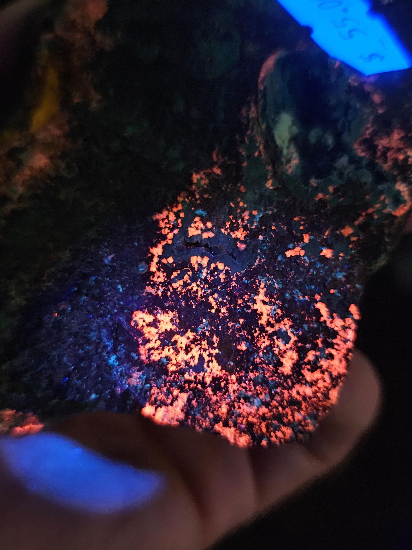 Fluorecent Rosatite and Calcite