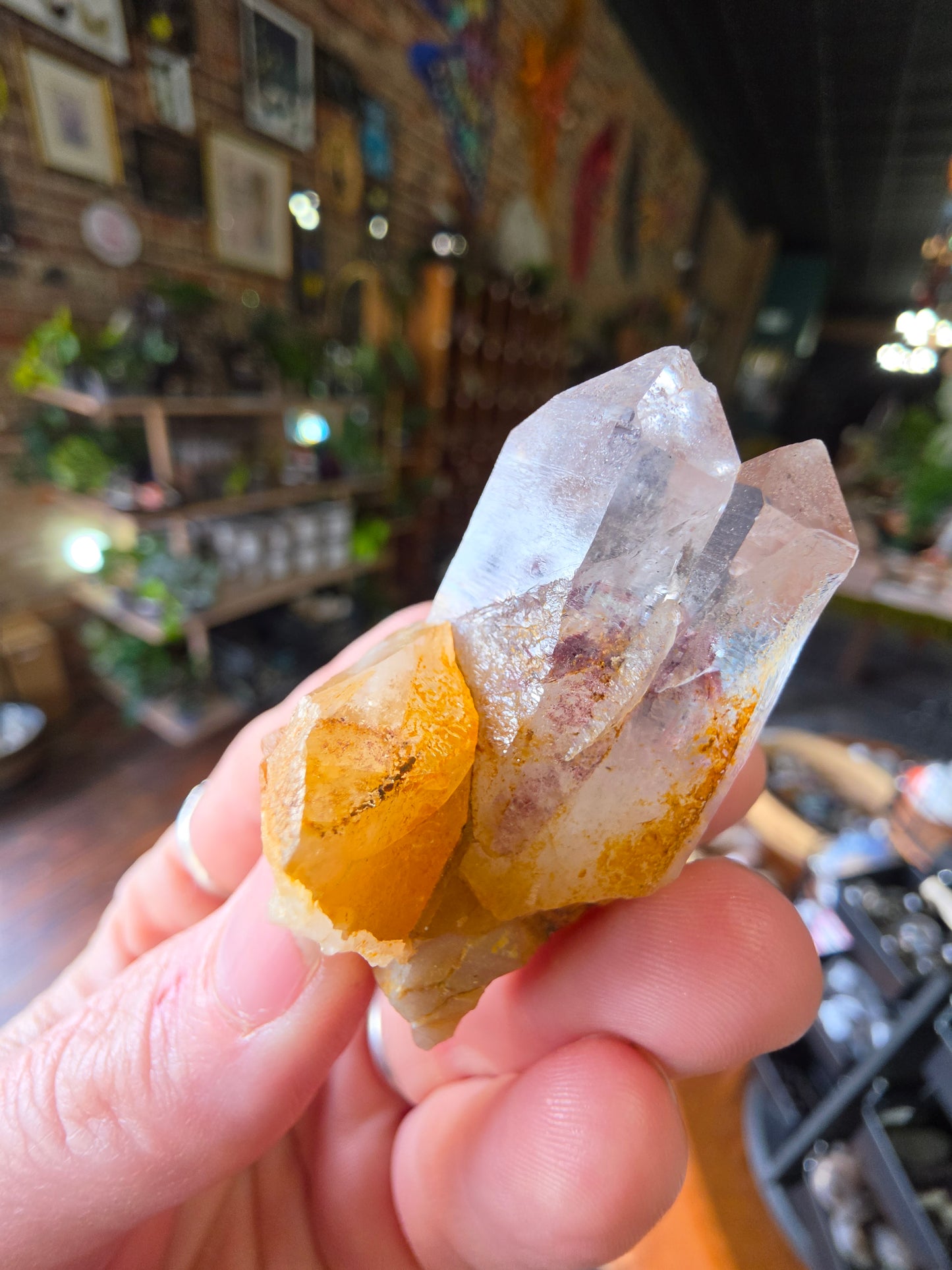 Hematite phantom in Quartz