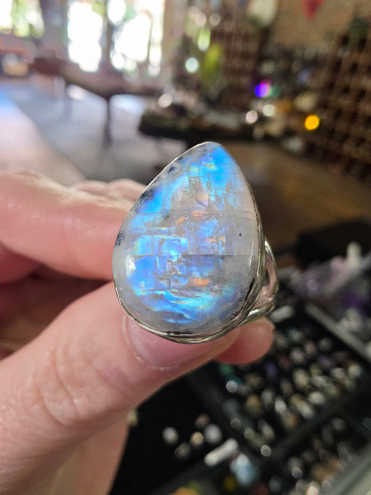 Rainbow Moonstone Size 7