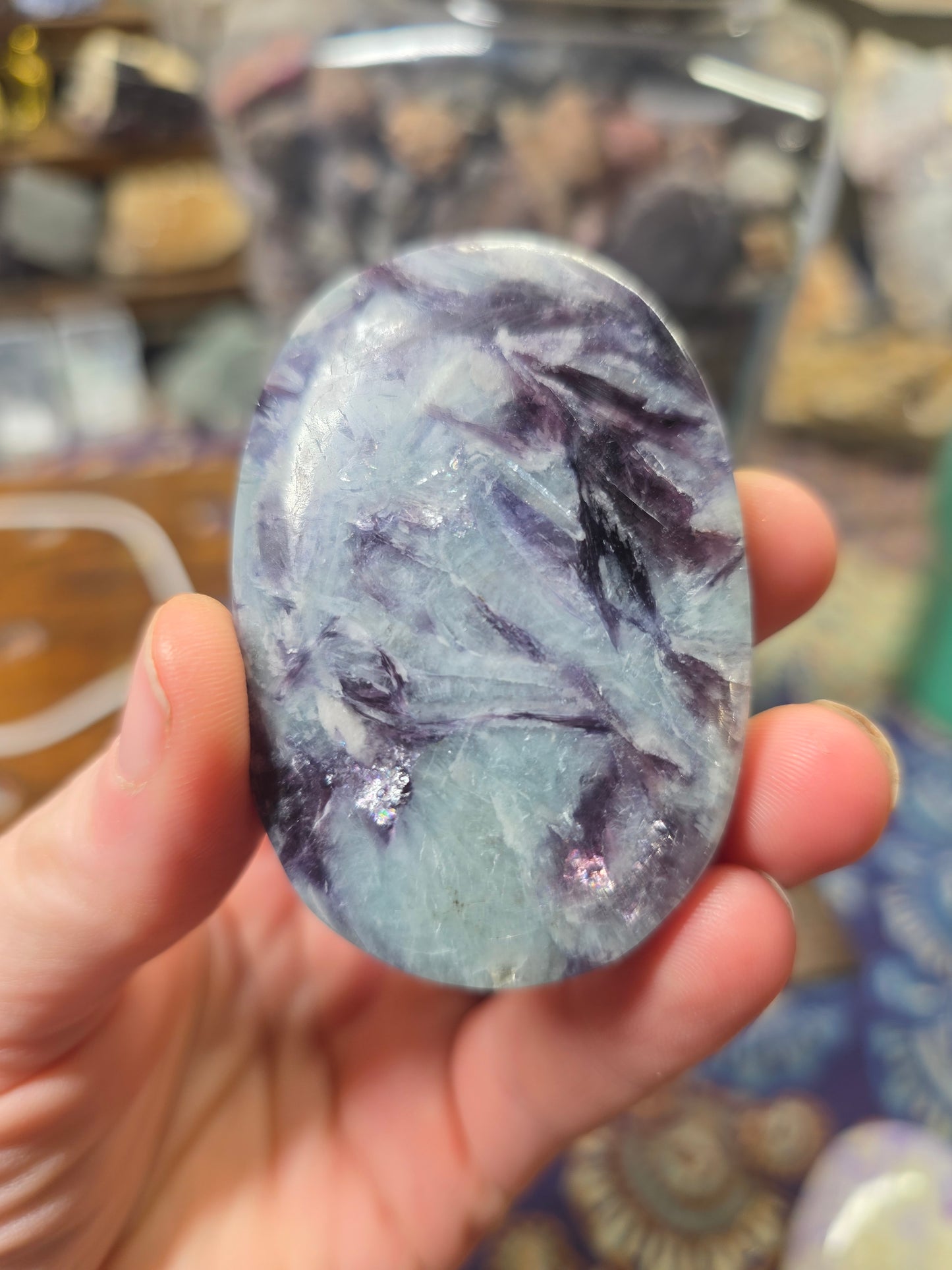 Lepidolite in Cleavlandite Palm Stone