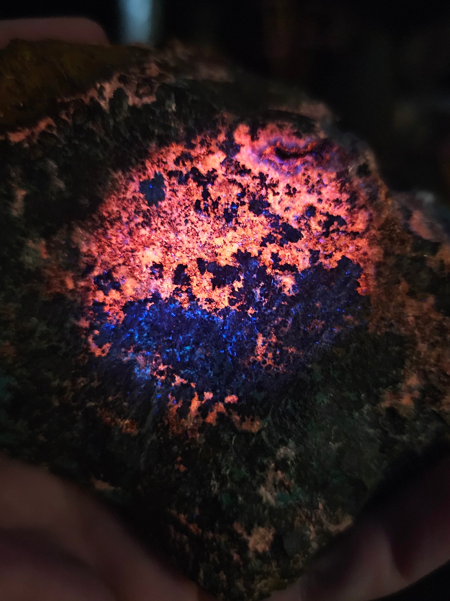 Fluorecent Rosatite and Calcite