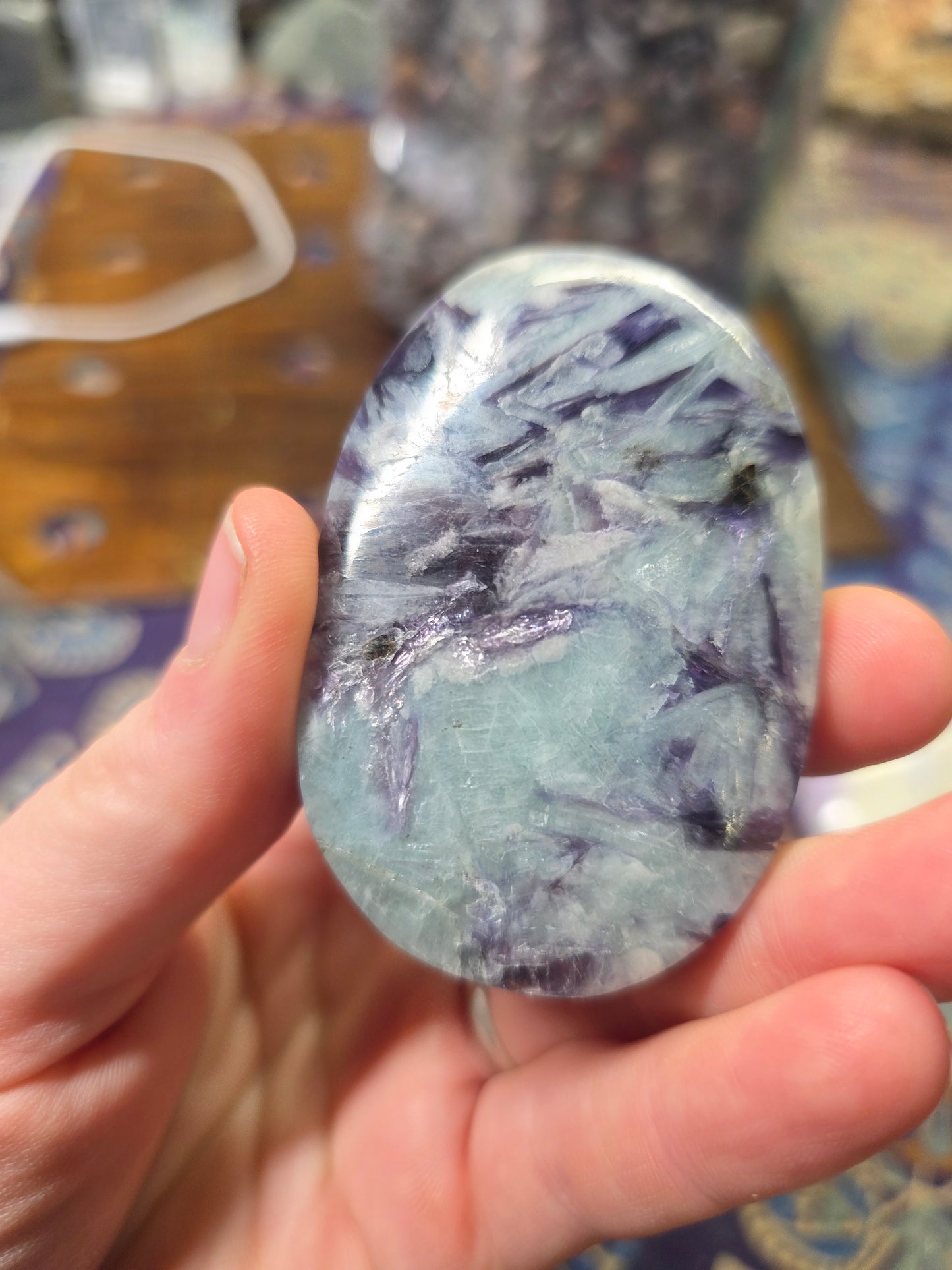 Lepidolite in Cleavlandite Palm Stone