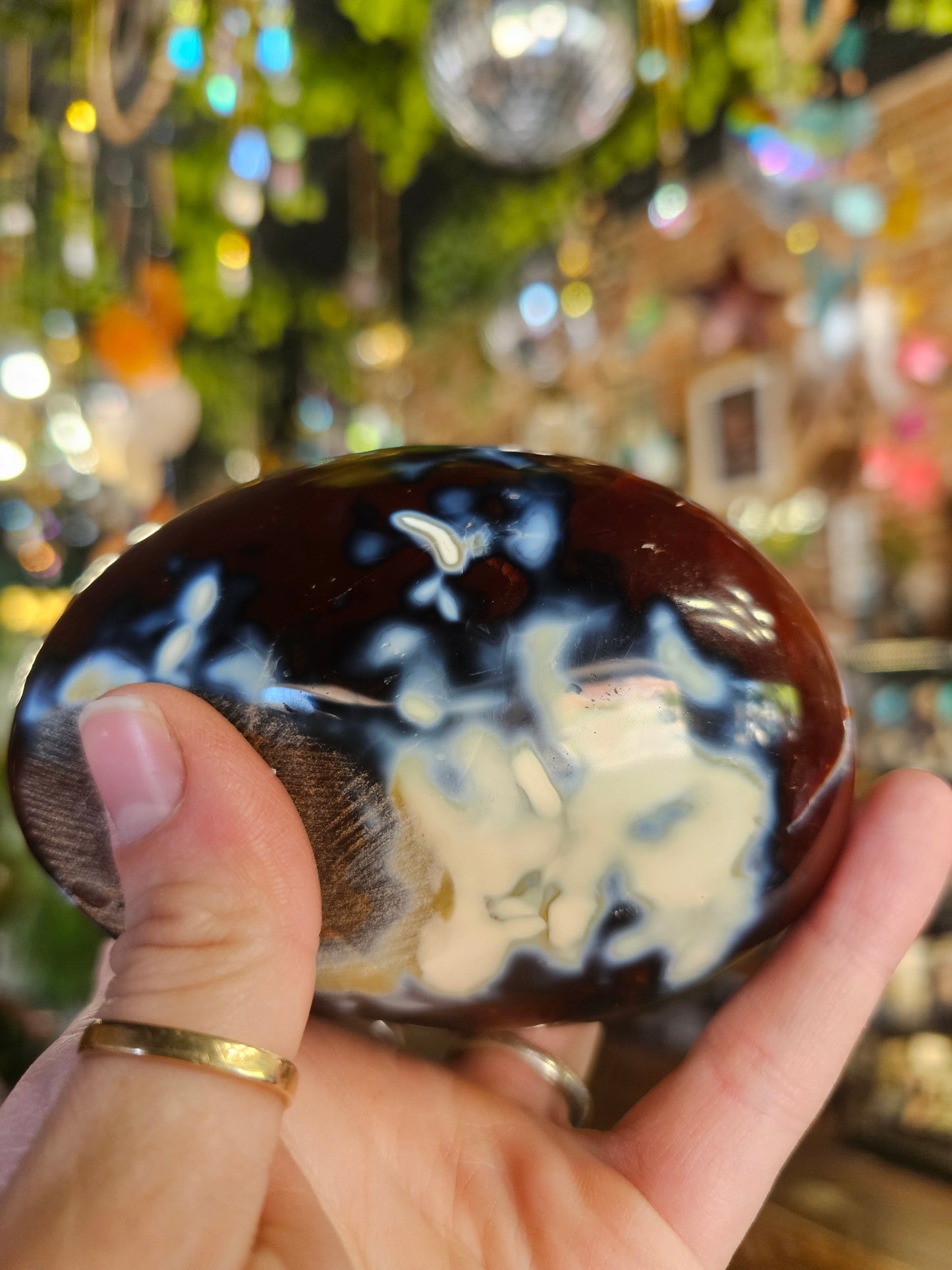 Carnelian Agate On Orca Agate bowl