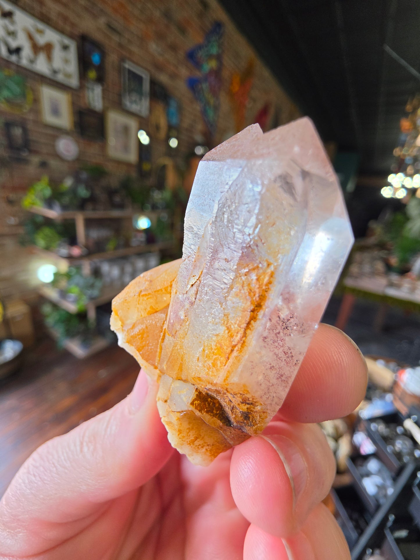 Hematite phantom in Quartz