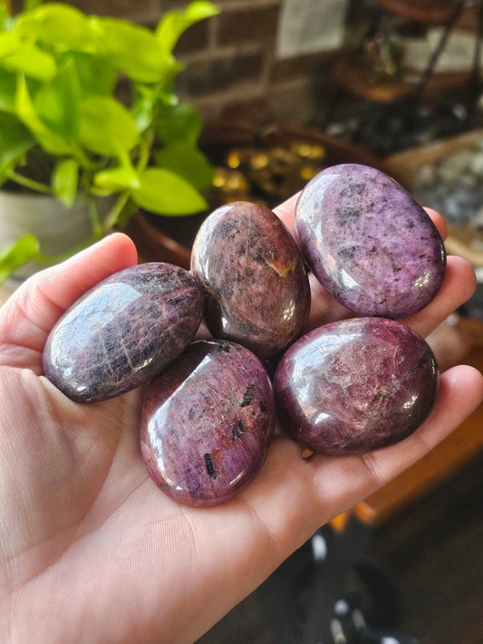 Medium Ruby Palmstone