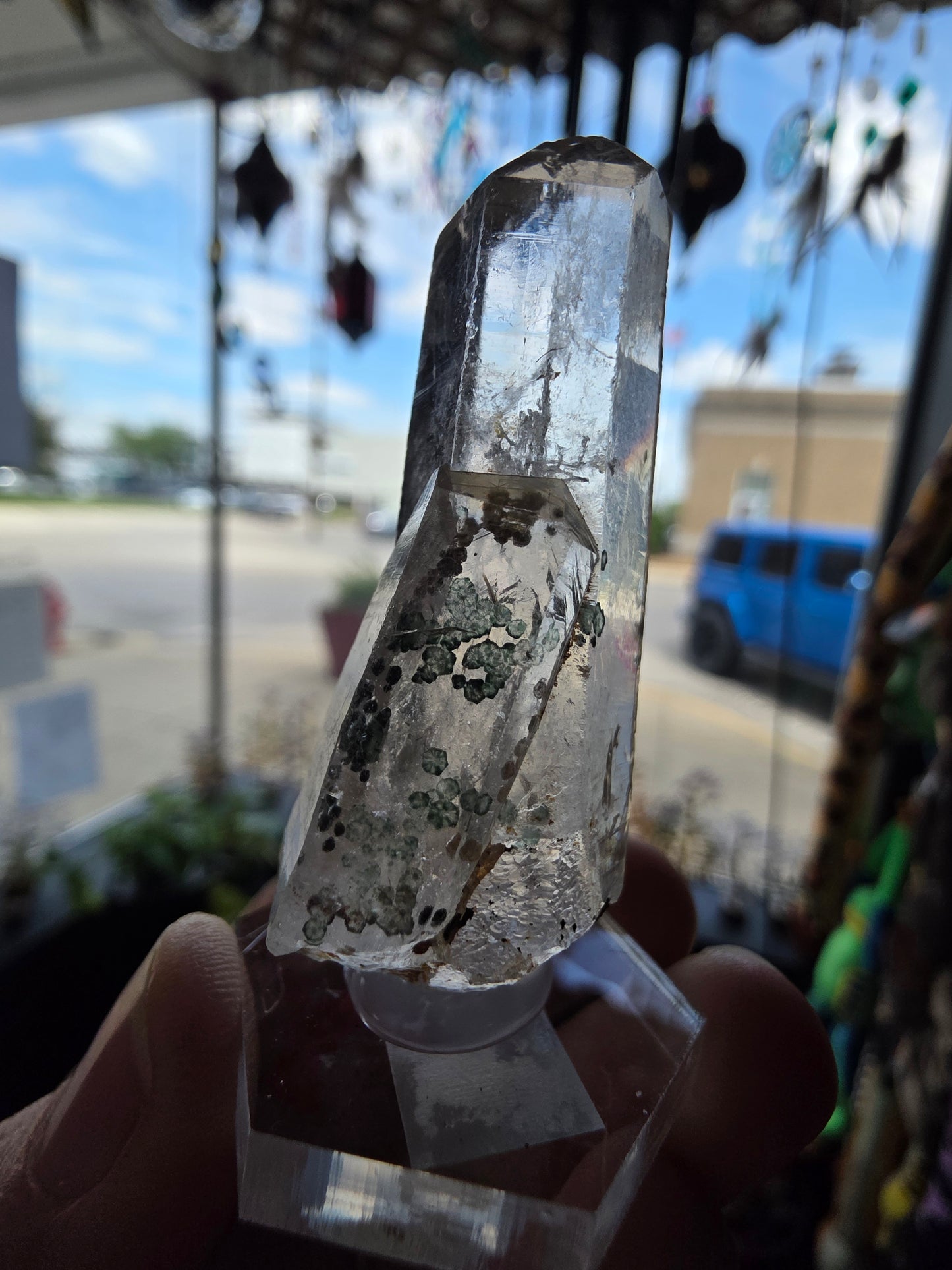 Uncommon Clinochlorite Trapiche Inclusions in Quartz