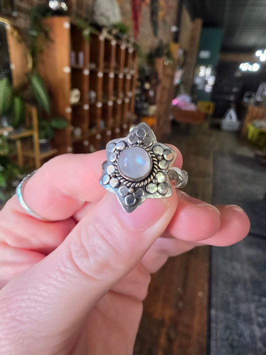 Rainbow Moonstone Size 6.5