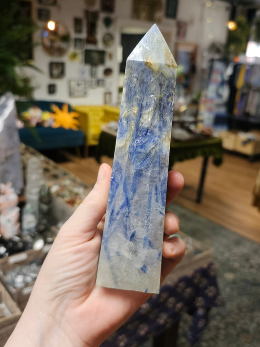 Blue Kyanite in Quartz Tower