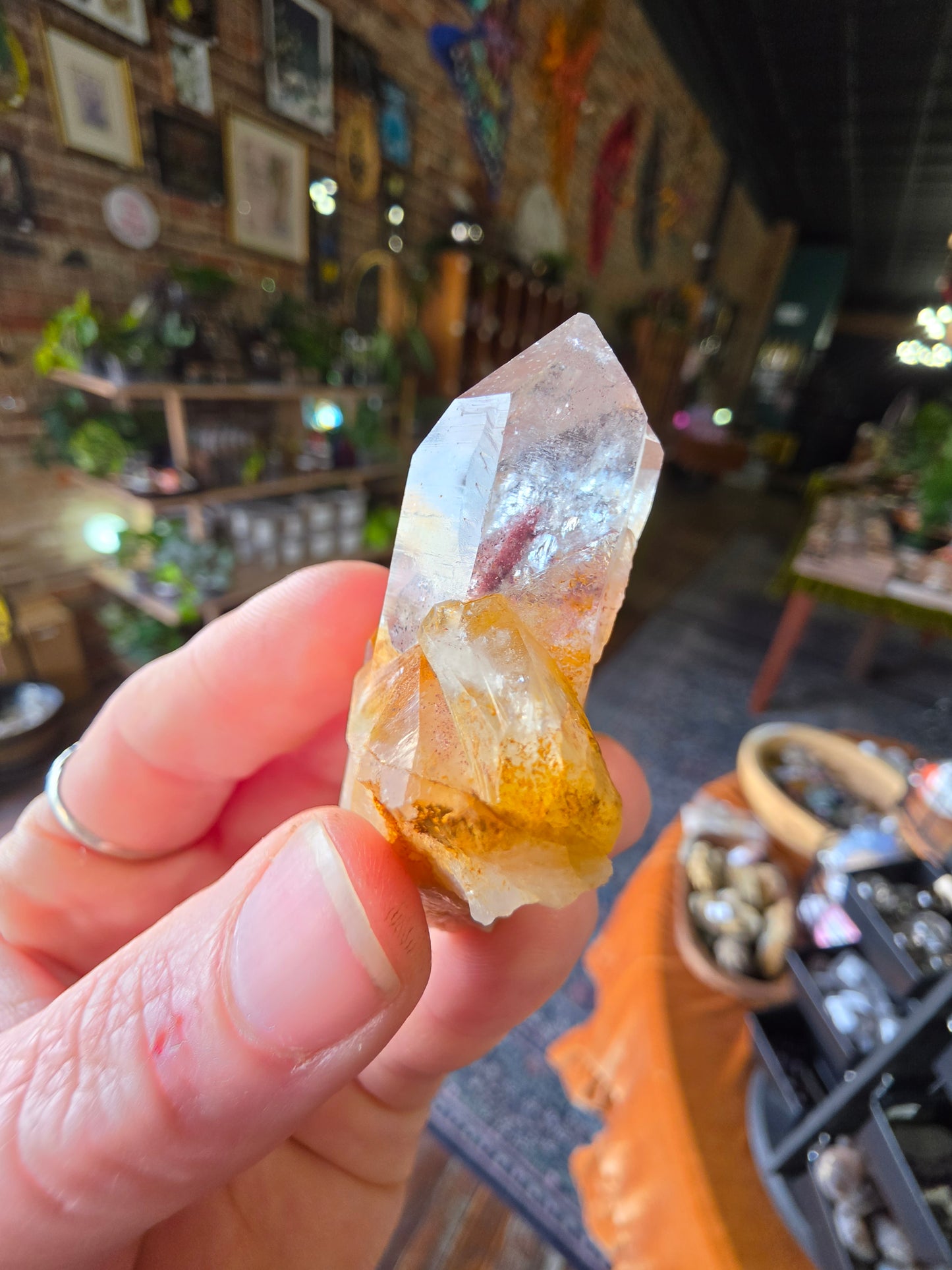 Hematite phantom in Quartz