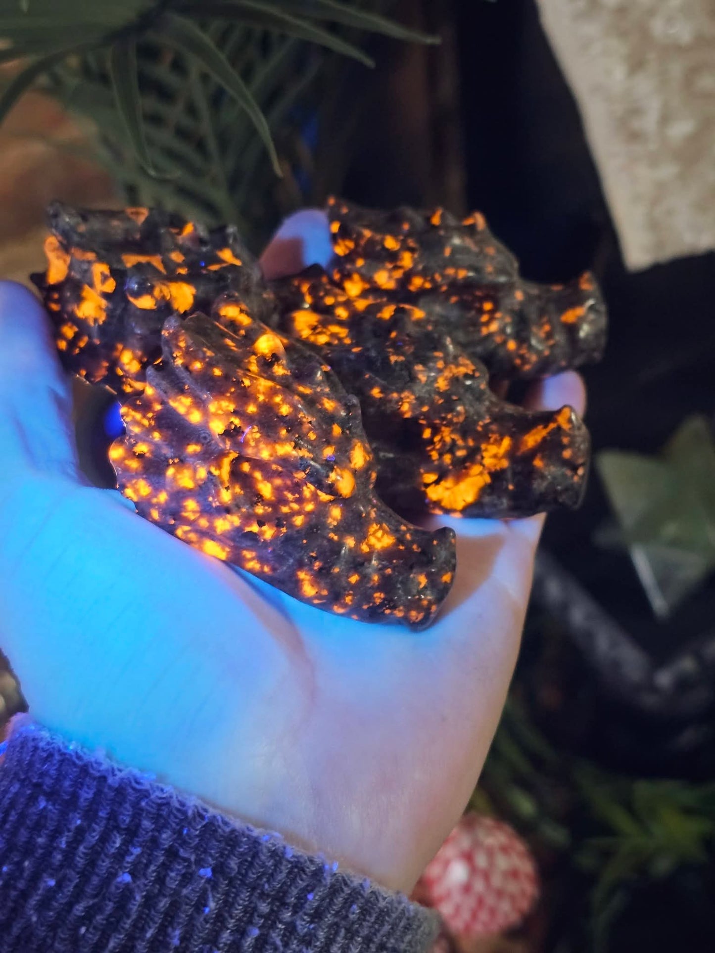 UV Reactive Sodalite Dragon Head Carving