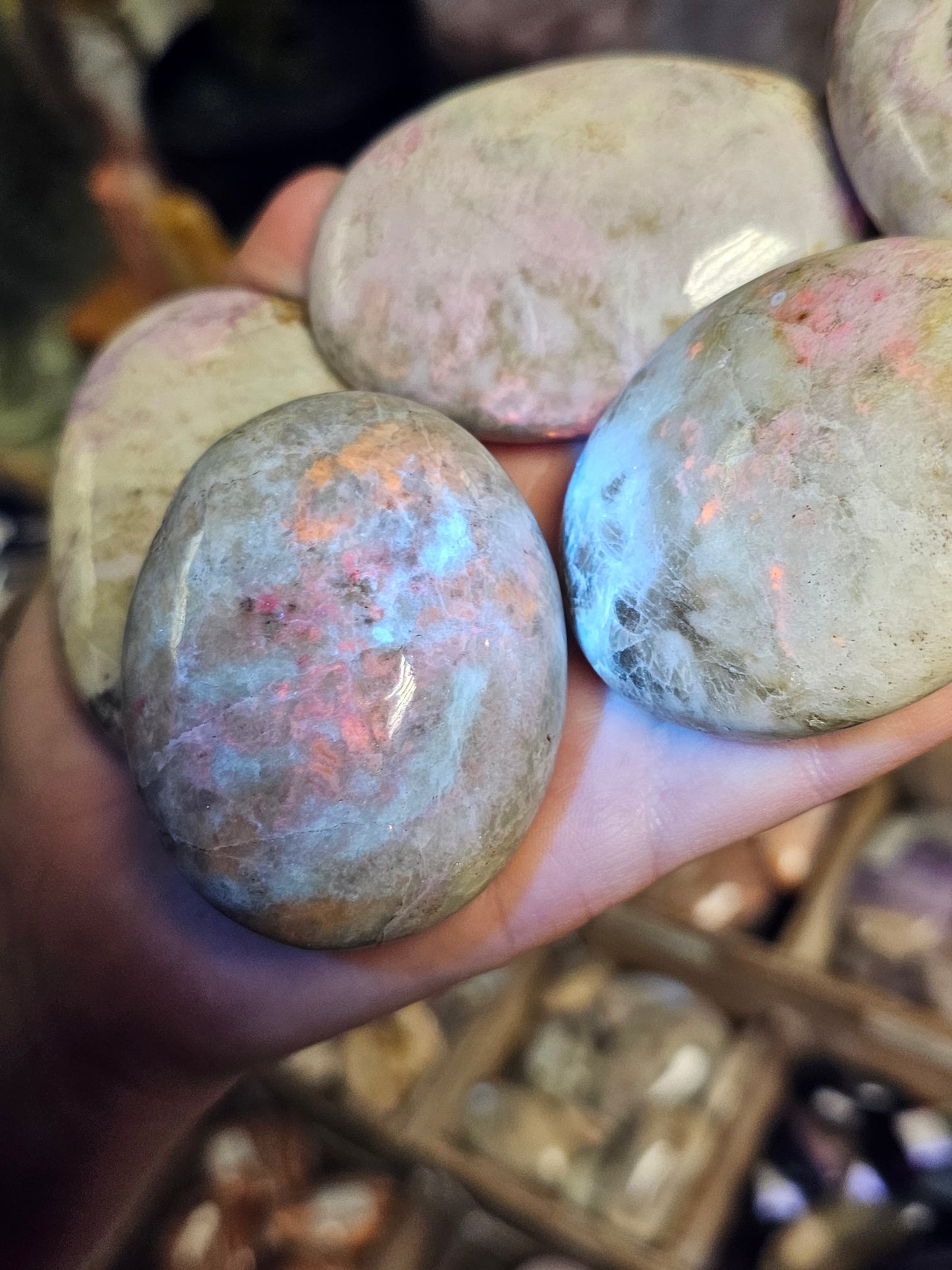Hackmanite Palmstone (Fluorescent & Tenebrescent)