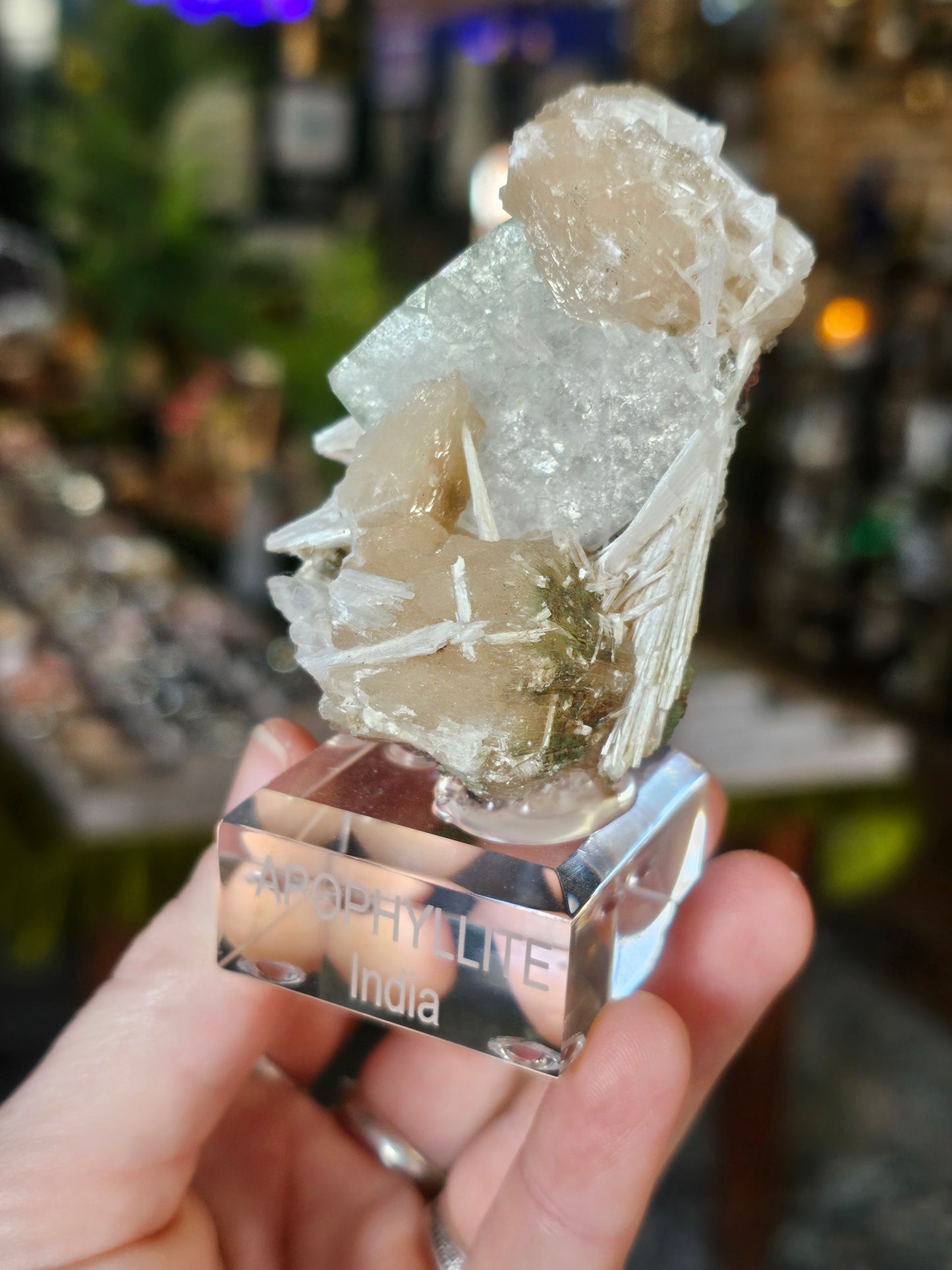 Apopthylite on Stilbite